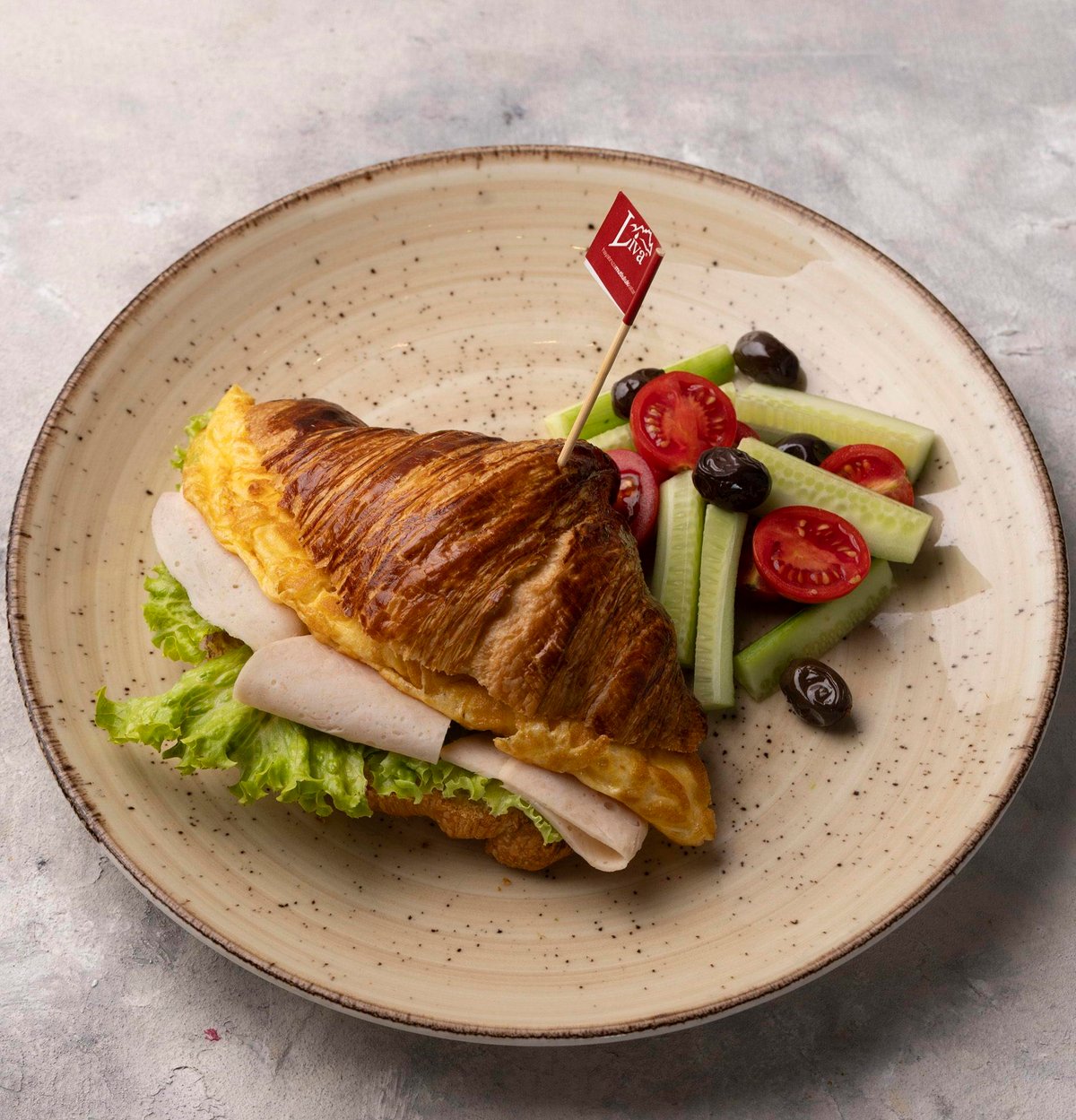Omletli Kruvasan Sandviç
