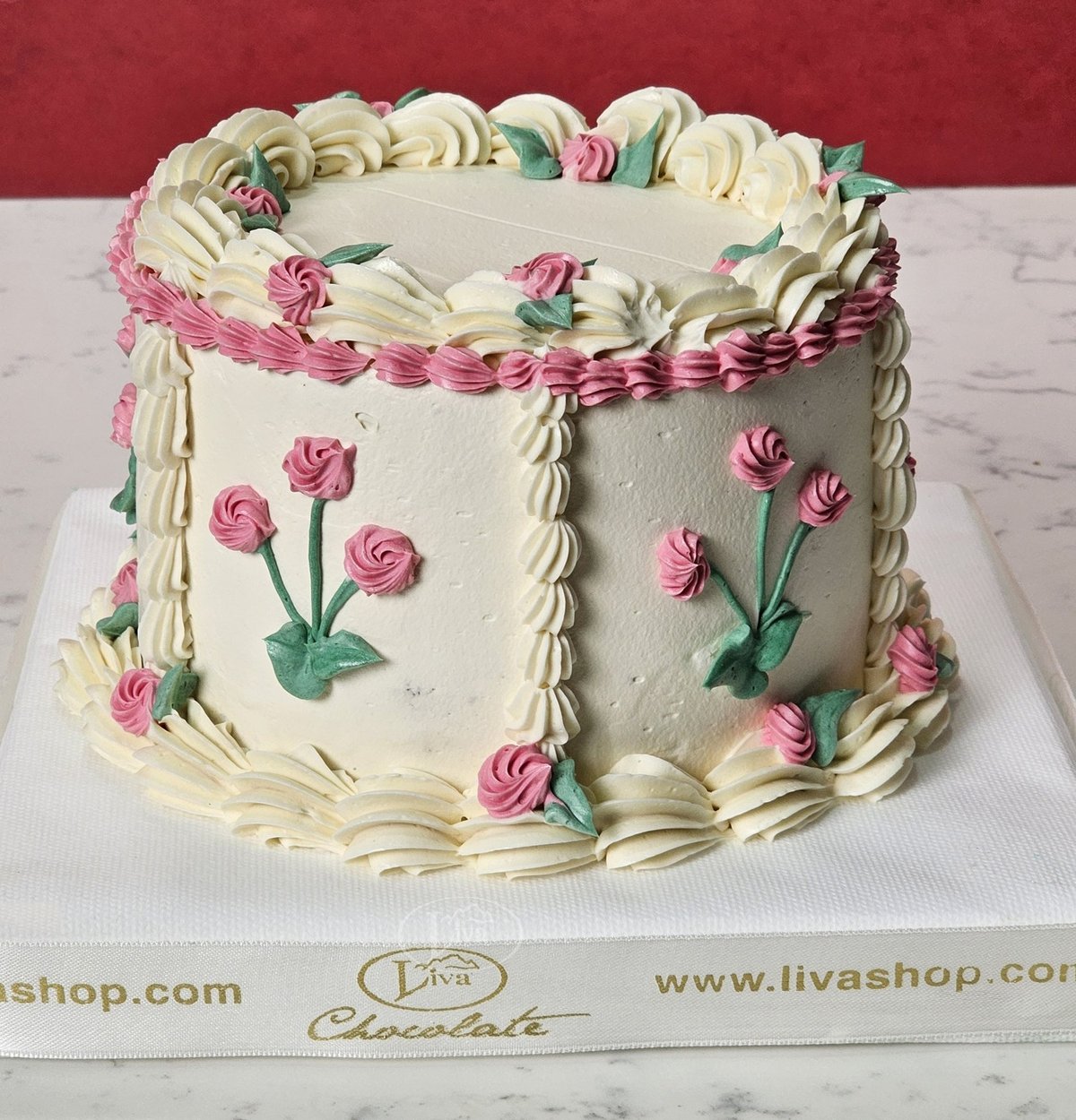 Pembe Çiçekli Buttercream Özel Pasta