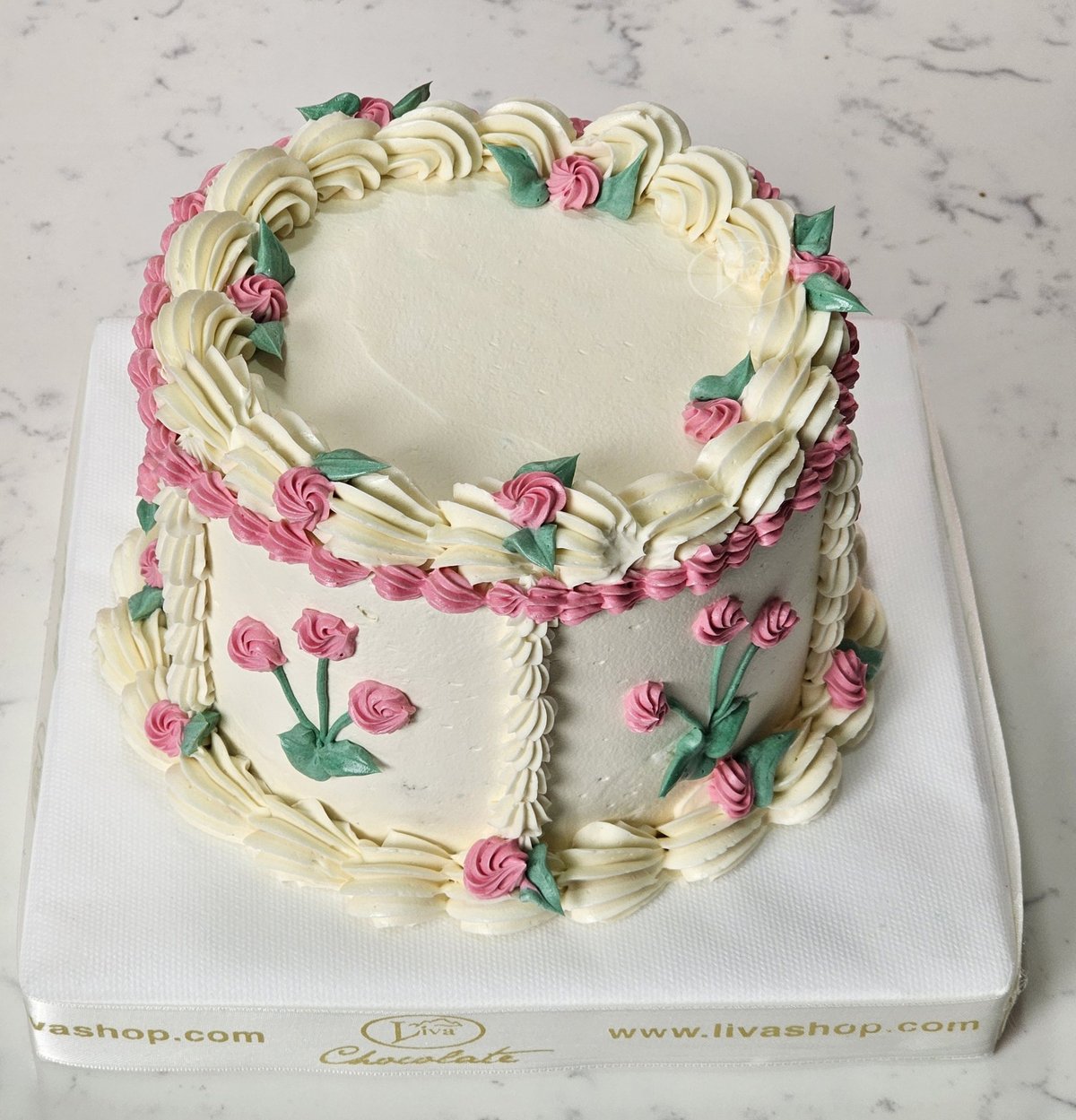 Pembe Çiçekli Buttercream Özel Pasta