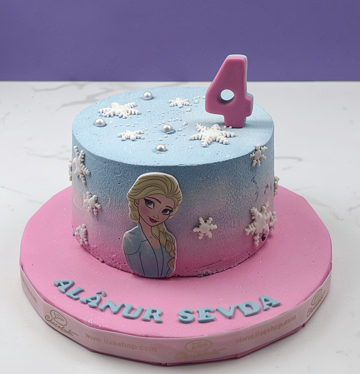 Pembe Kar Taneleri Özel Pasta