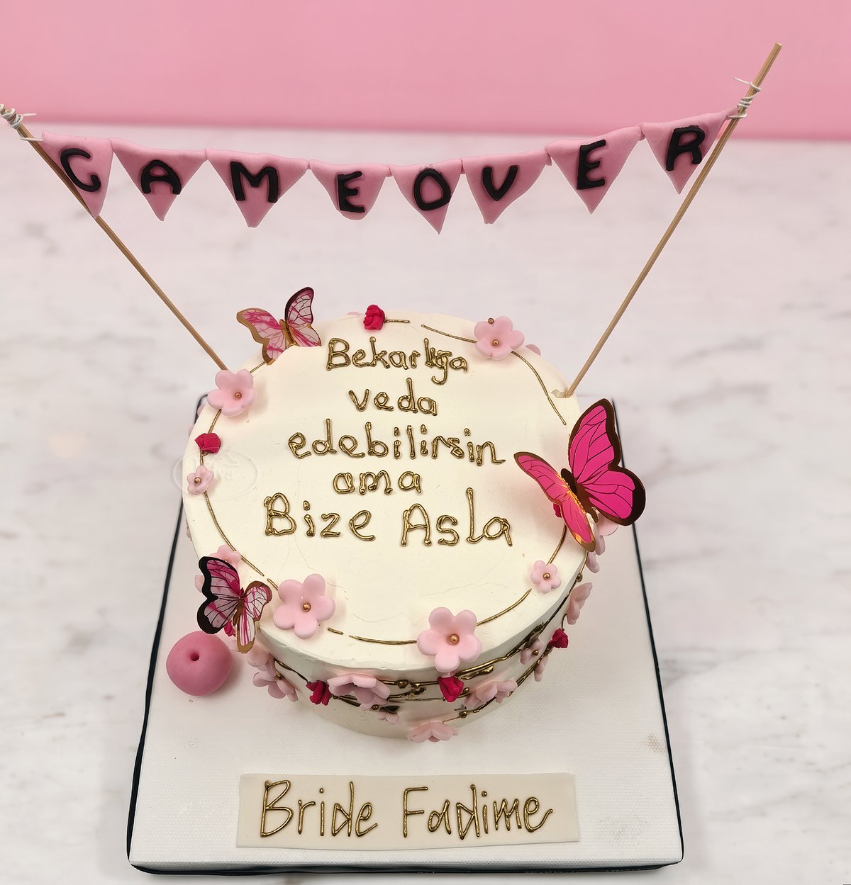 Pembe Kelebek Bekarlığa Veda Yazılı Pasta