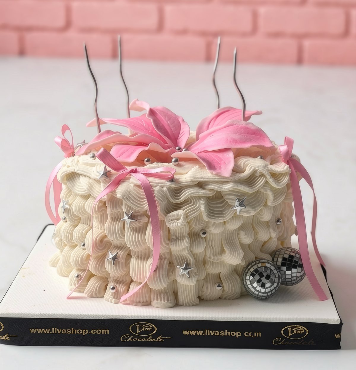 Pembe Lilyum Esintisi Özel Pasta