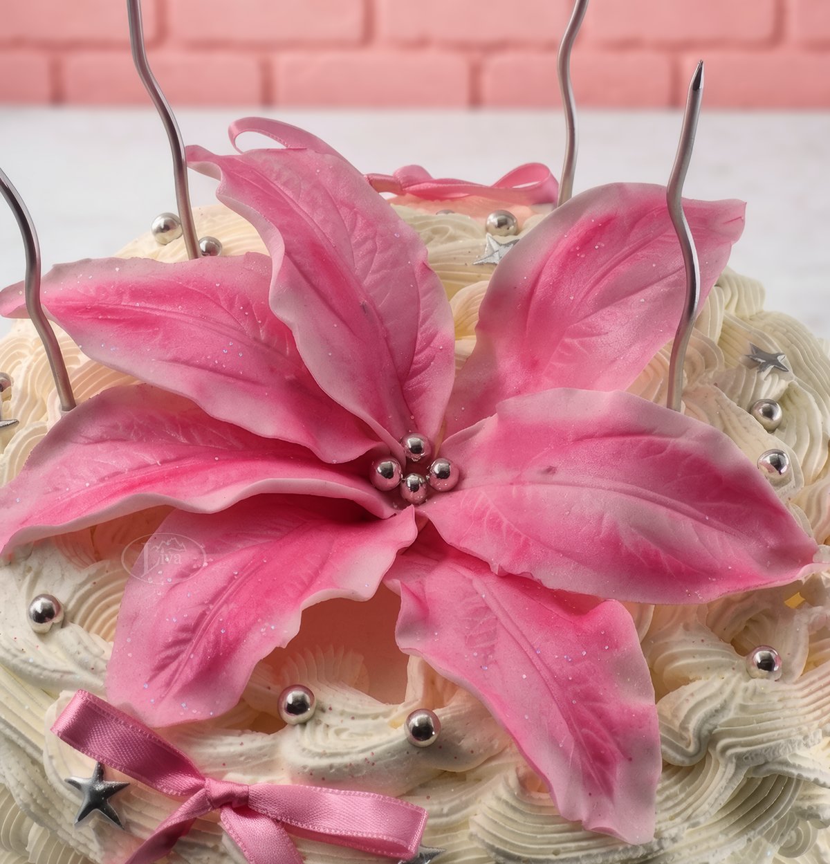 Pembe Lilyum Esintisi Özel Pasta