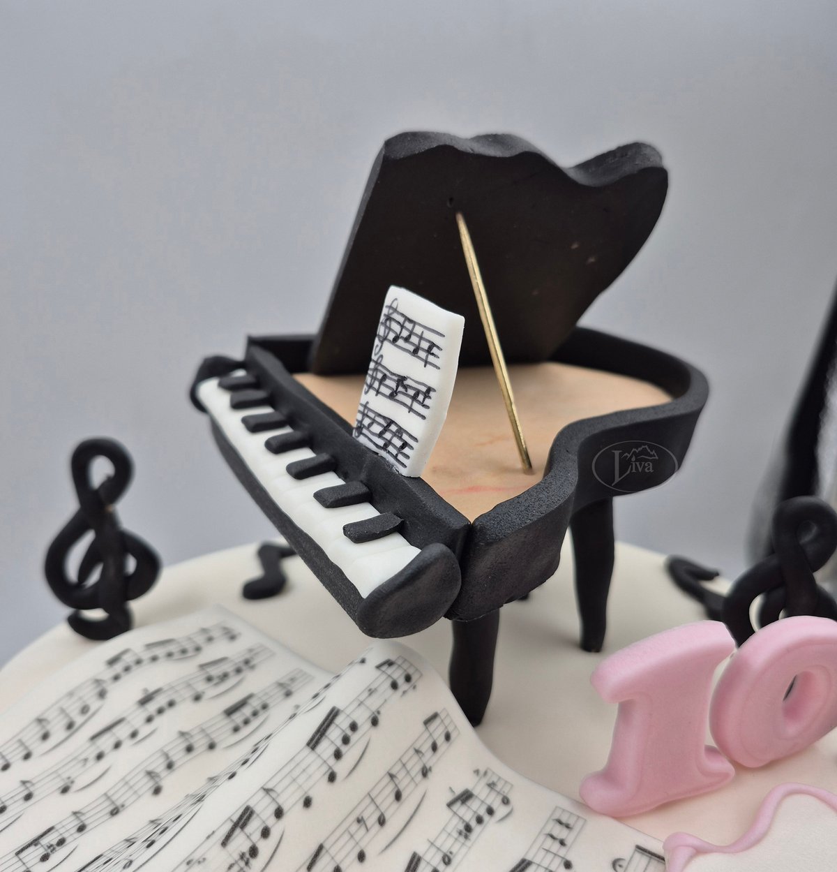 Piyano ve Müzik Notaları Özel Pasta