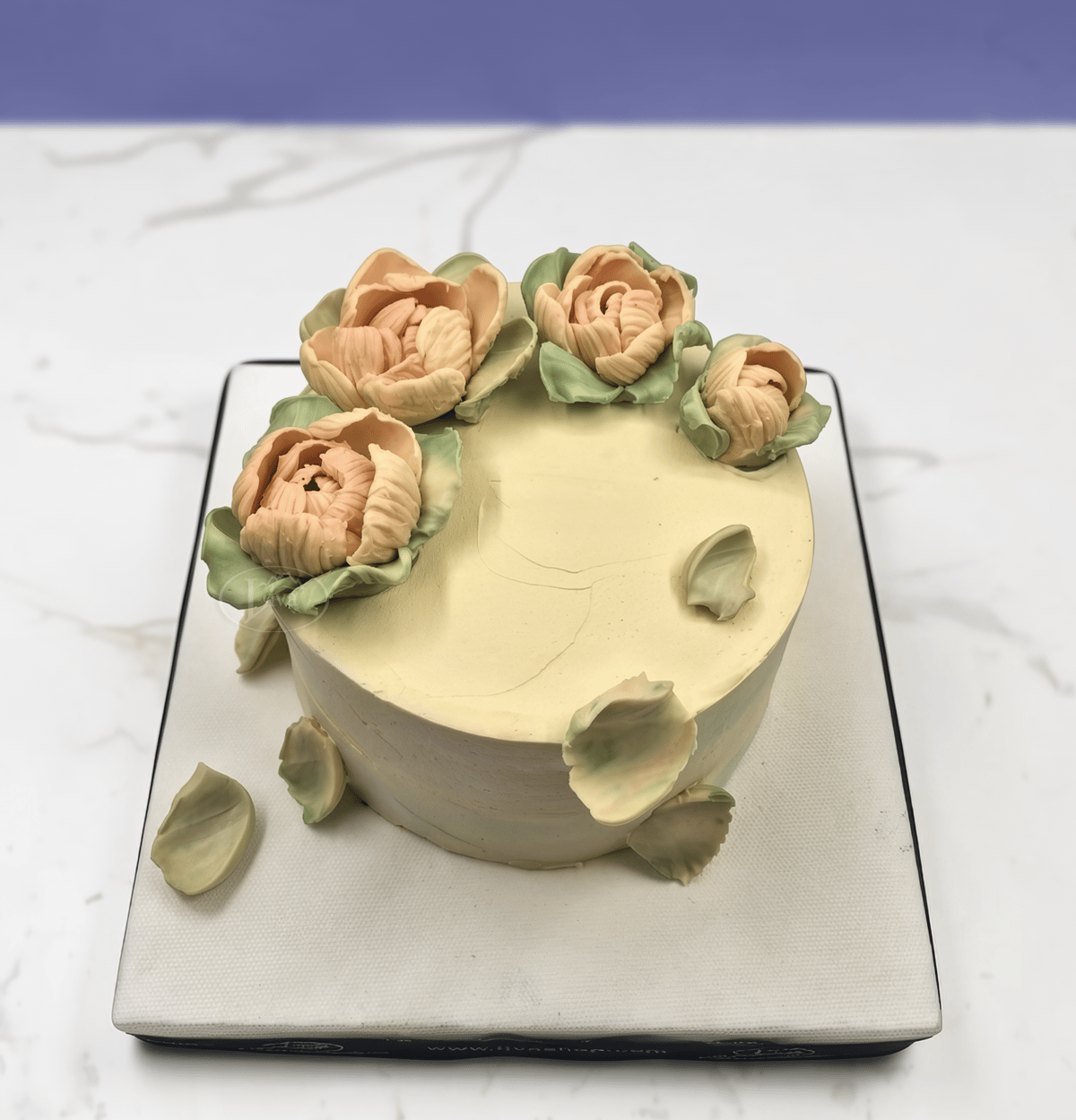Şakayık Yapraklı Buttercream Özel Pasta