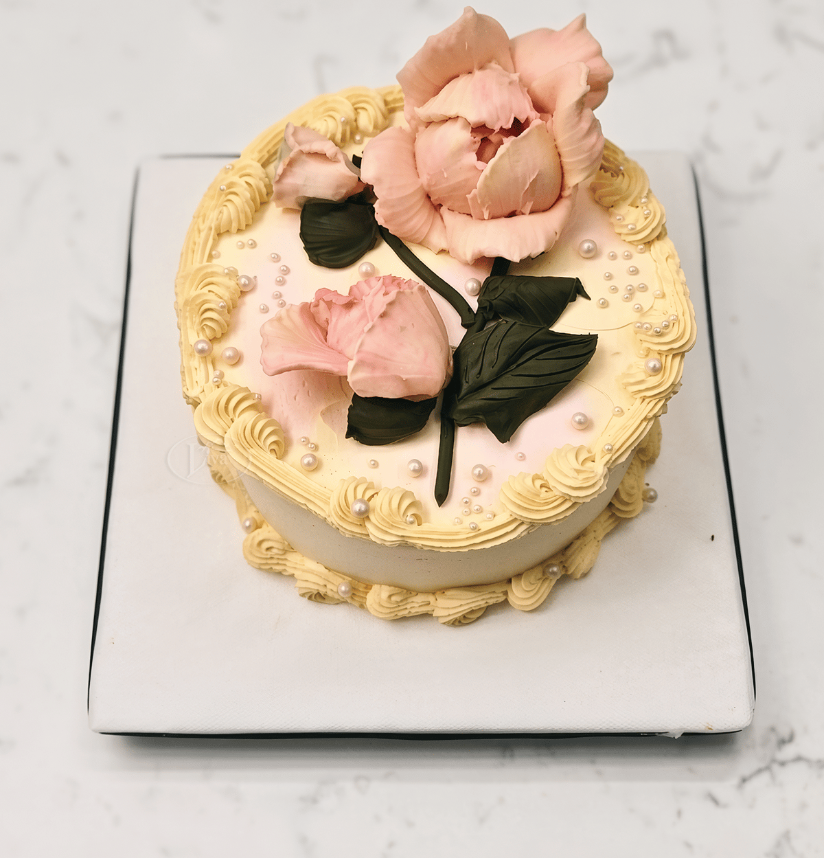 Vintage Gül İnci Buttercream Özel Pasta