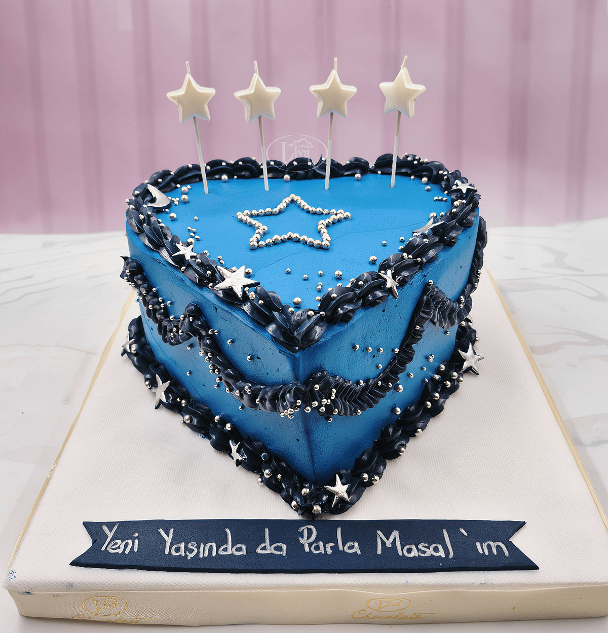 Yıldızlı Mavi Kalp Özel Pasta