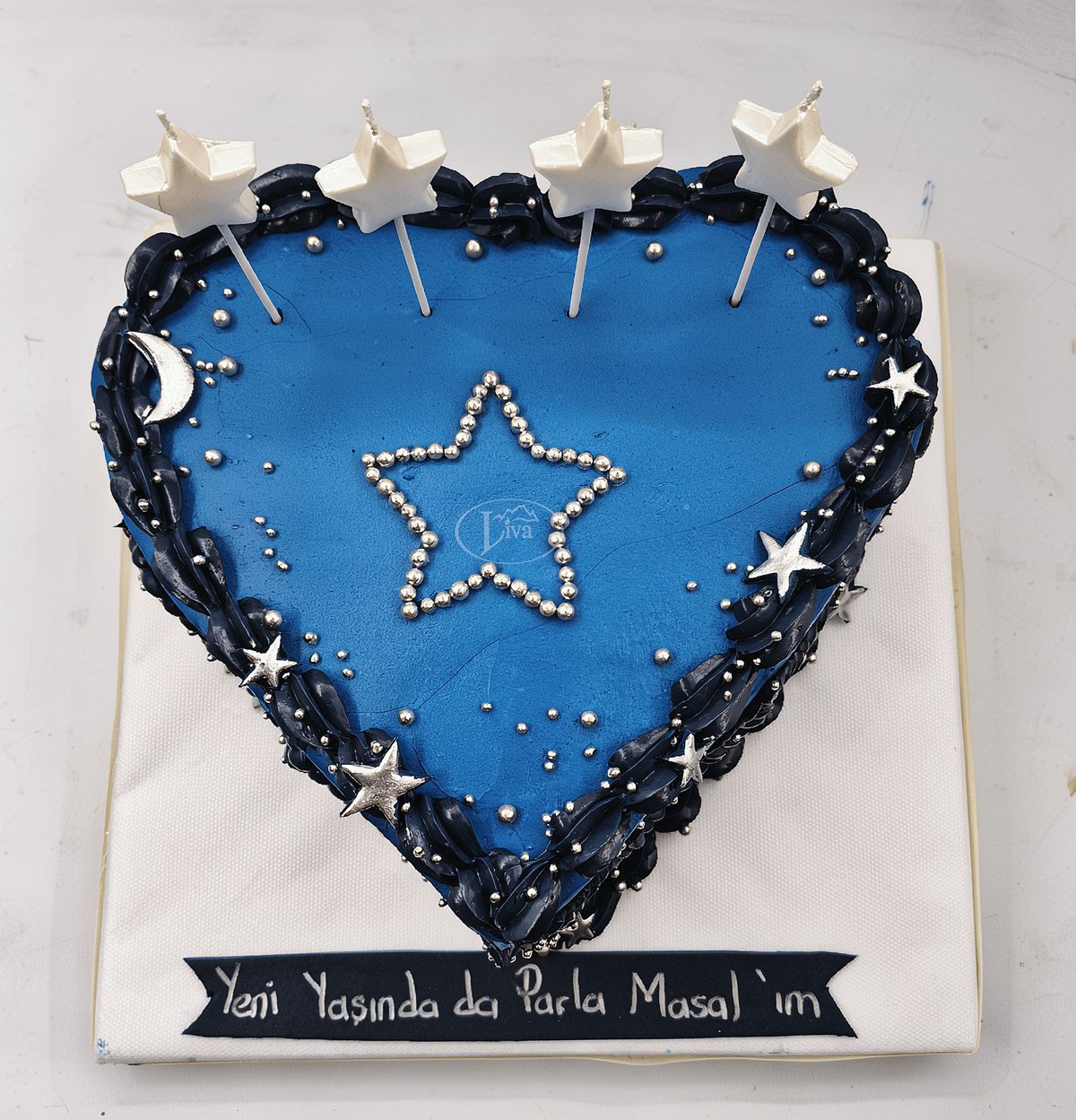 Yıldızlı Mavi Kalp Özel Pasta