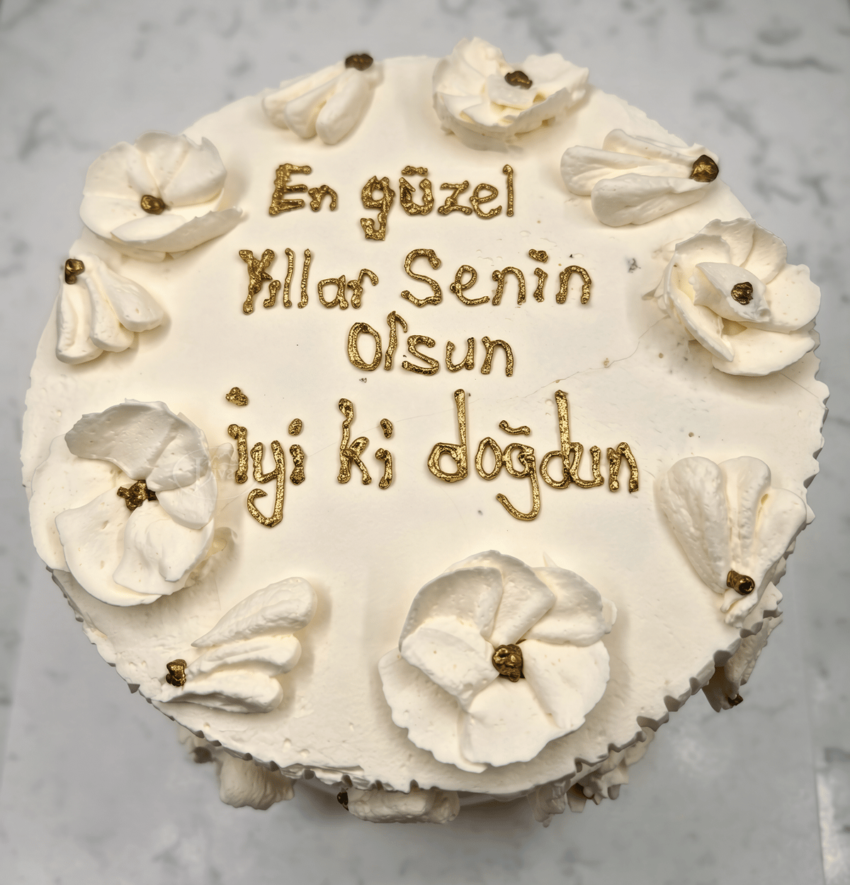 Zarif Beyaz Manolya Yazılı Pasta