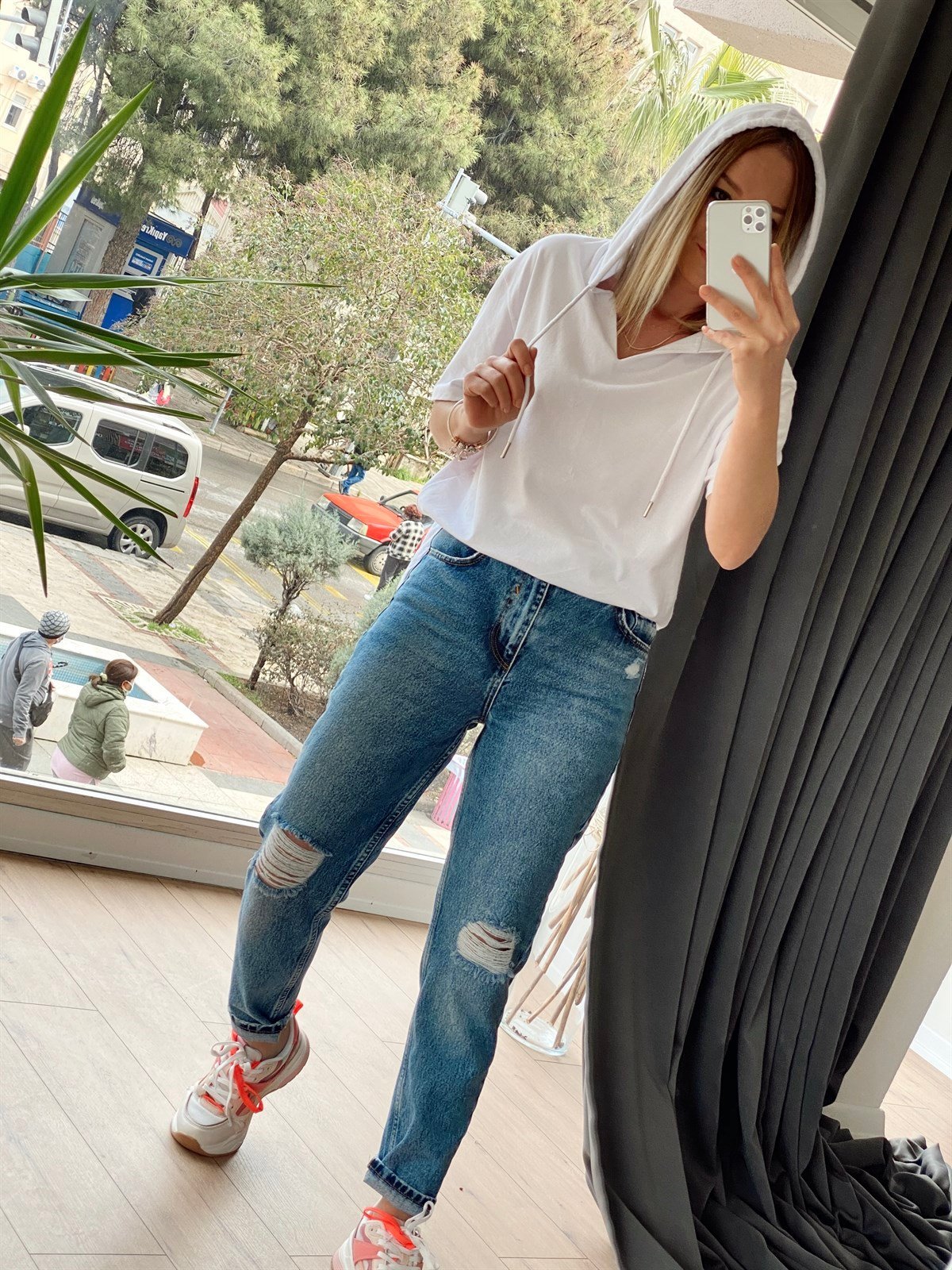 Dizi Yırtık Mom Jean 