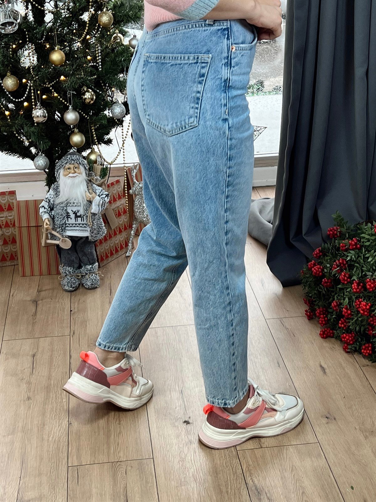 High Rise Mom Jean