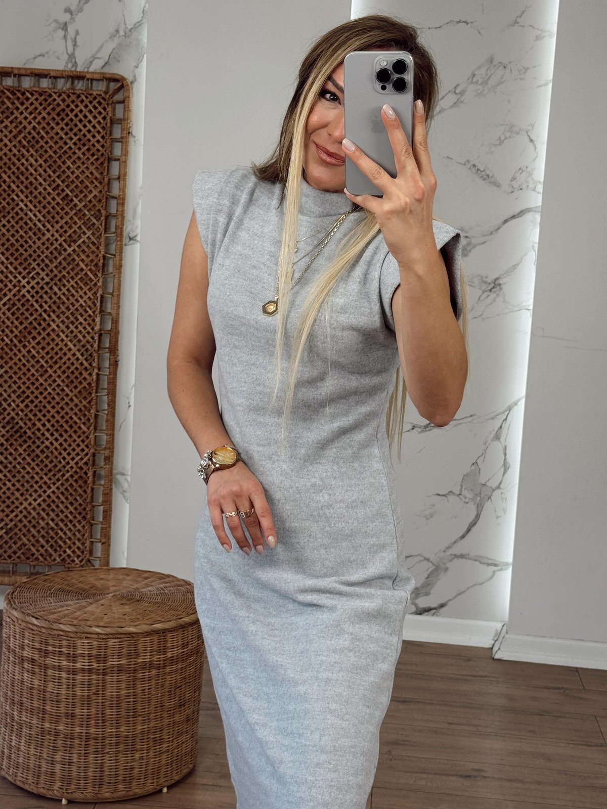 Kolsuz Arkası Yırtmaçlı Yumoş Elbise GRİ