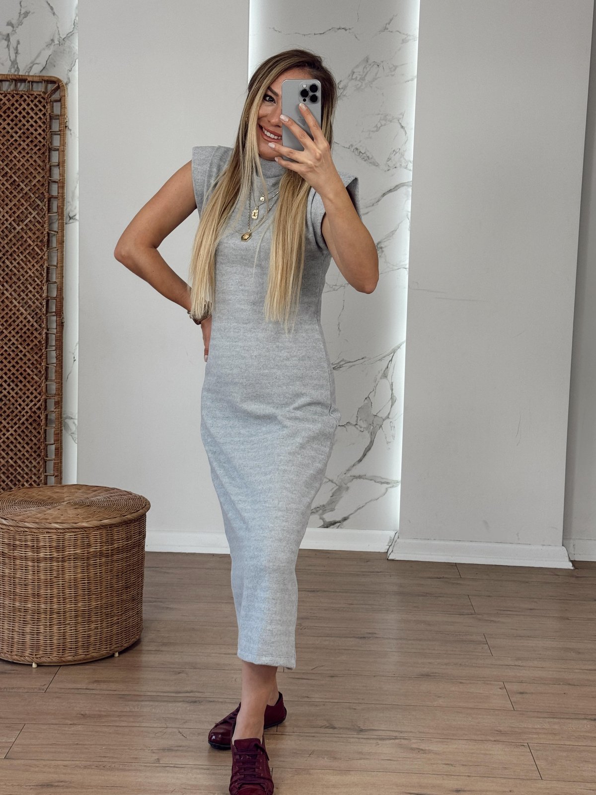 Kolsuz Arkası Yırtmaçlı Yumoş Elbise GRİ