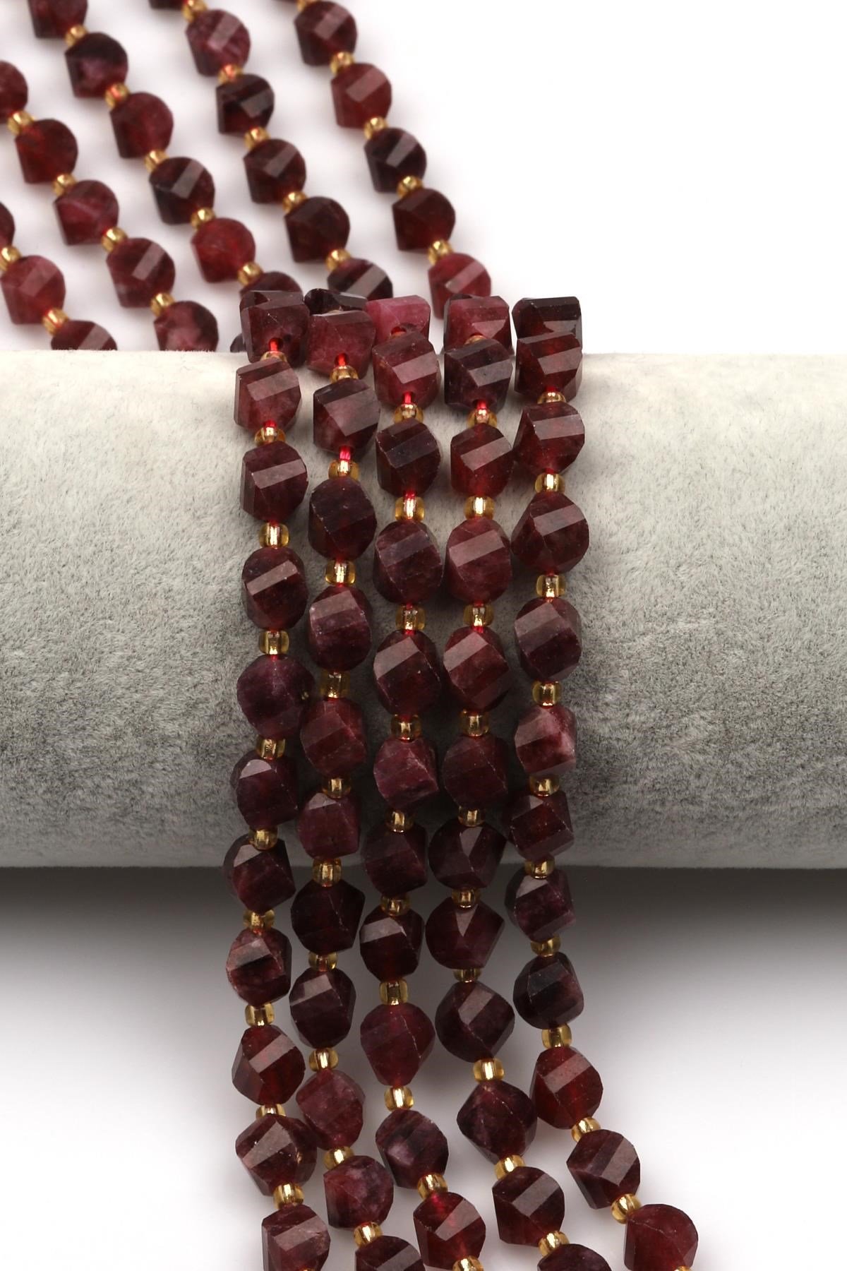 Bordo Renkli Kuvars Doğal Taş Dizi 6 x 8 mm Burgu Kesim