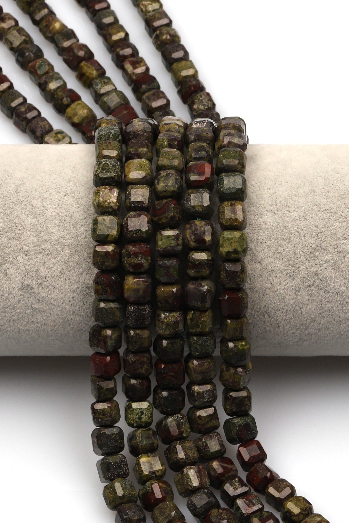 Dragon Blood Jasper Doğal Taş Dizi 6 mm Küp Kesim - DZ-1166