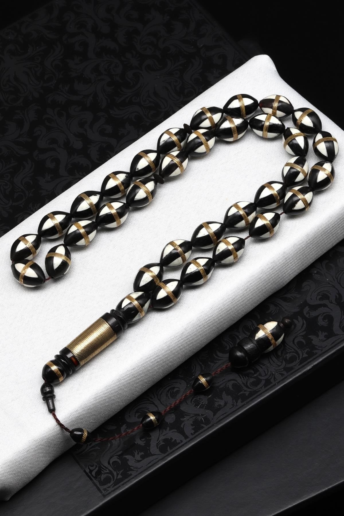 İşlemeli Kuka Tesbih 8 x 12 mm Arpa Kesim