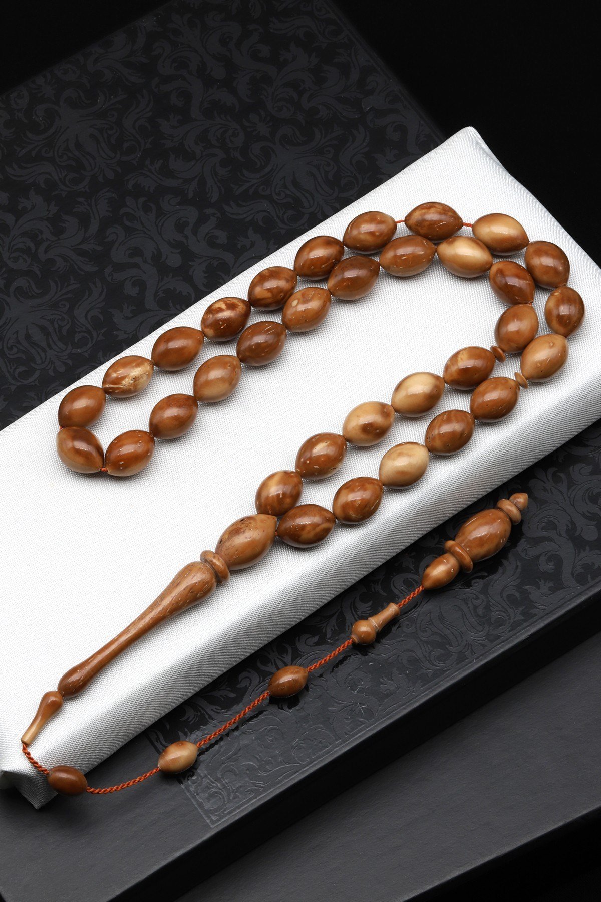 Usta İşçilikli Kuka Ağacı Tesbih 9 x 13 mm Beyzi Kesim - T-1801