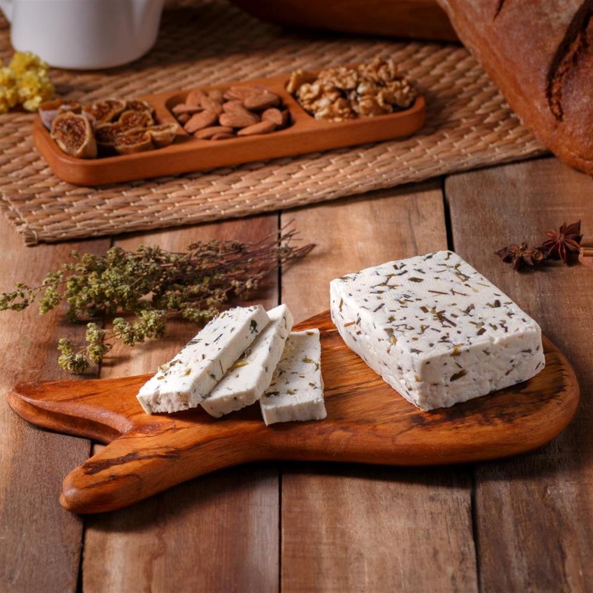 Tam Yağlı Van Otlu Peyniri 200 gr
