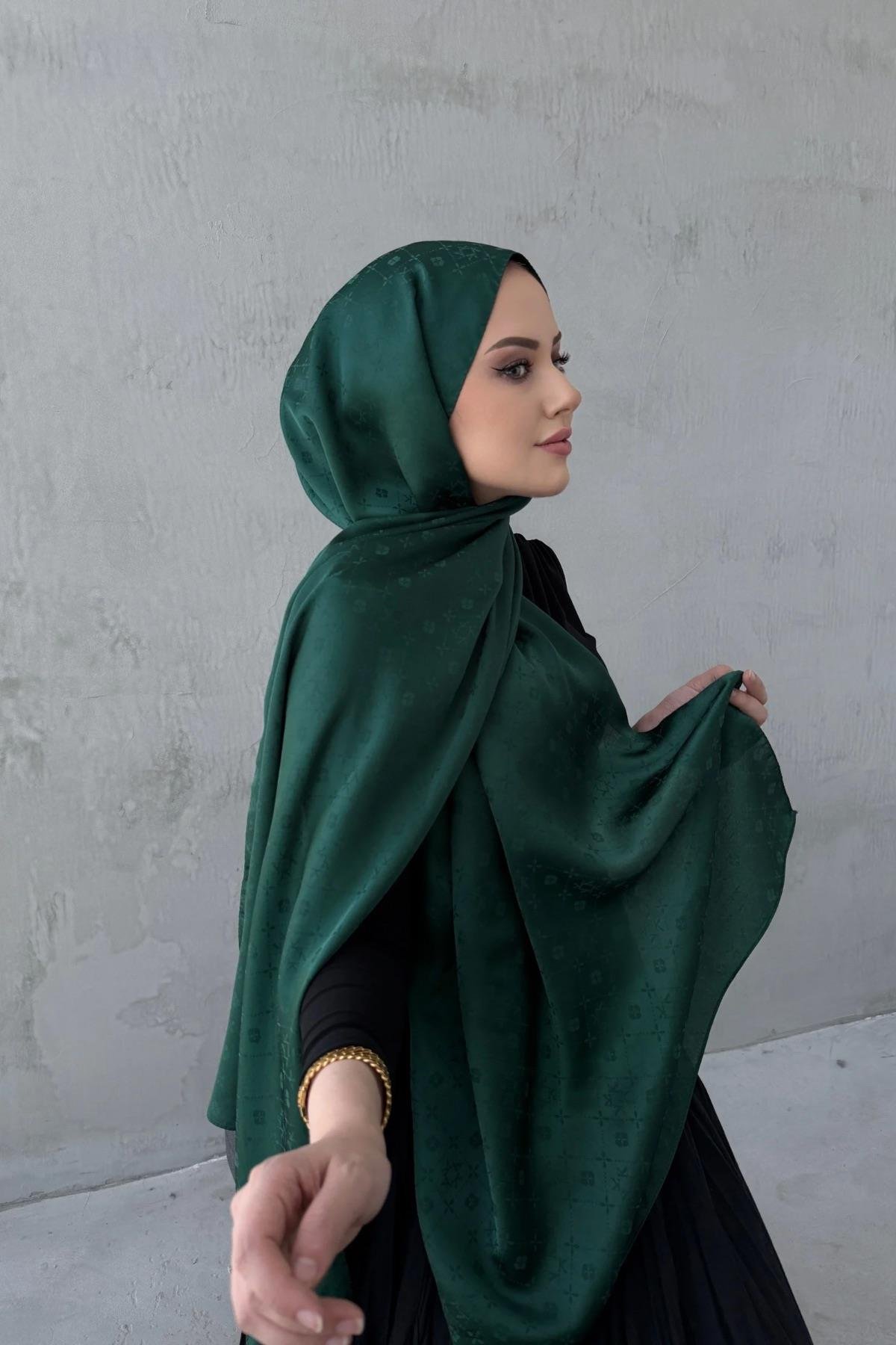 Silky Jacquard Shawl with Emerald Liya Pattern