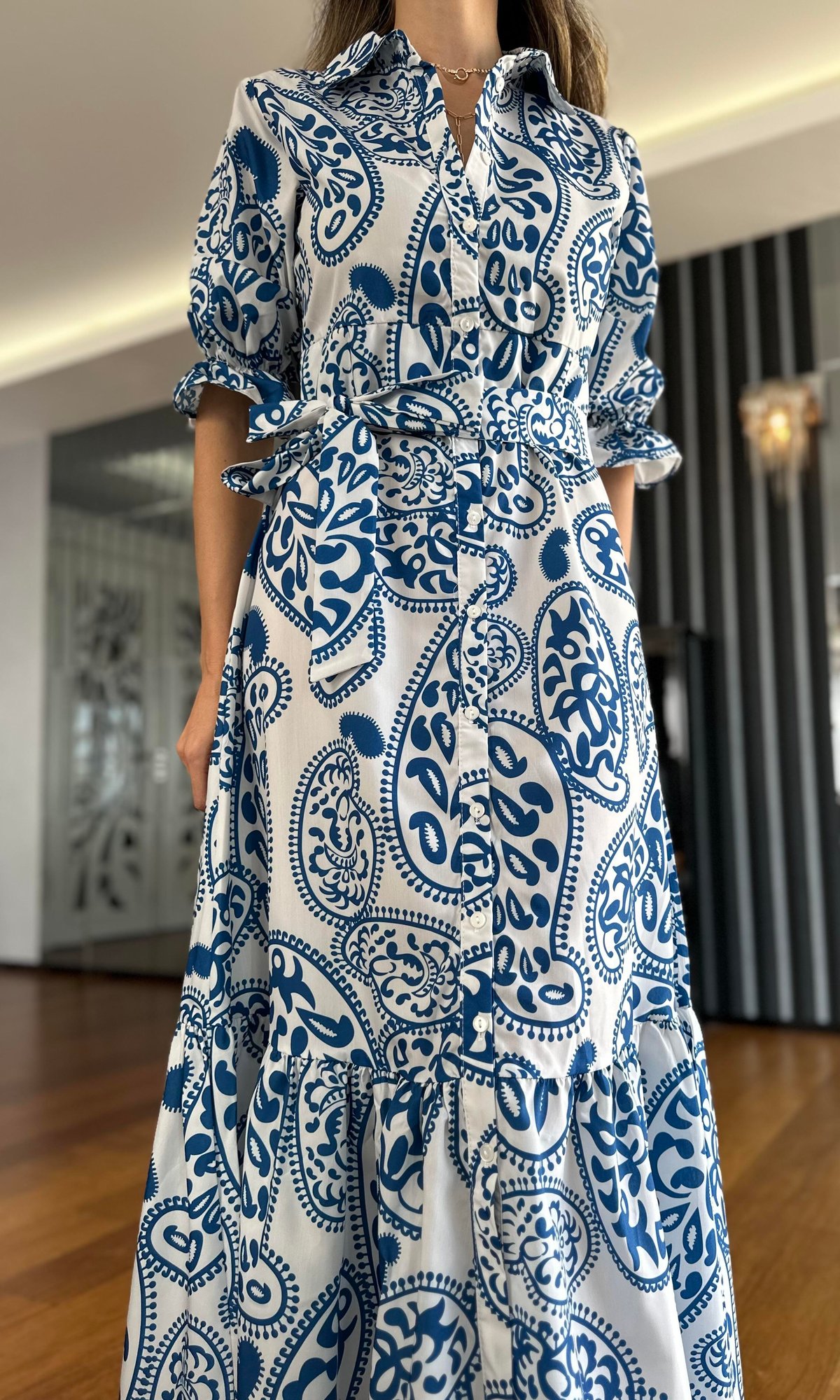 Beyaz Üzeri Mavi Desenli Maxi Elbise