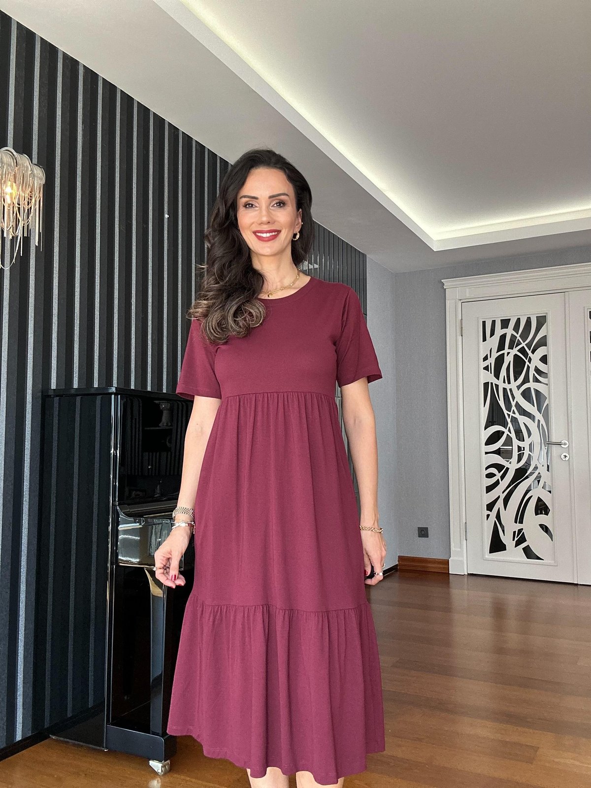 Bordo Kısa Kollu Eteği Katlı Dikişli Elbise