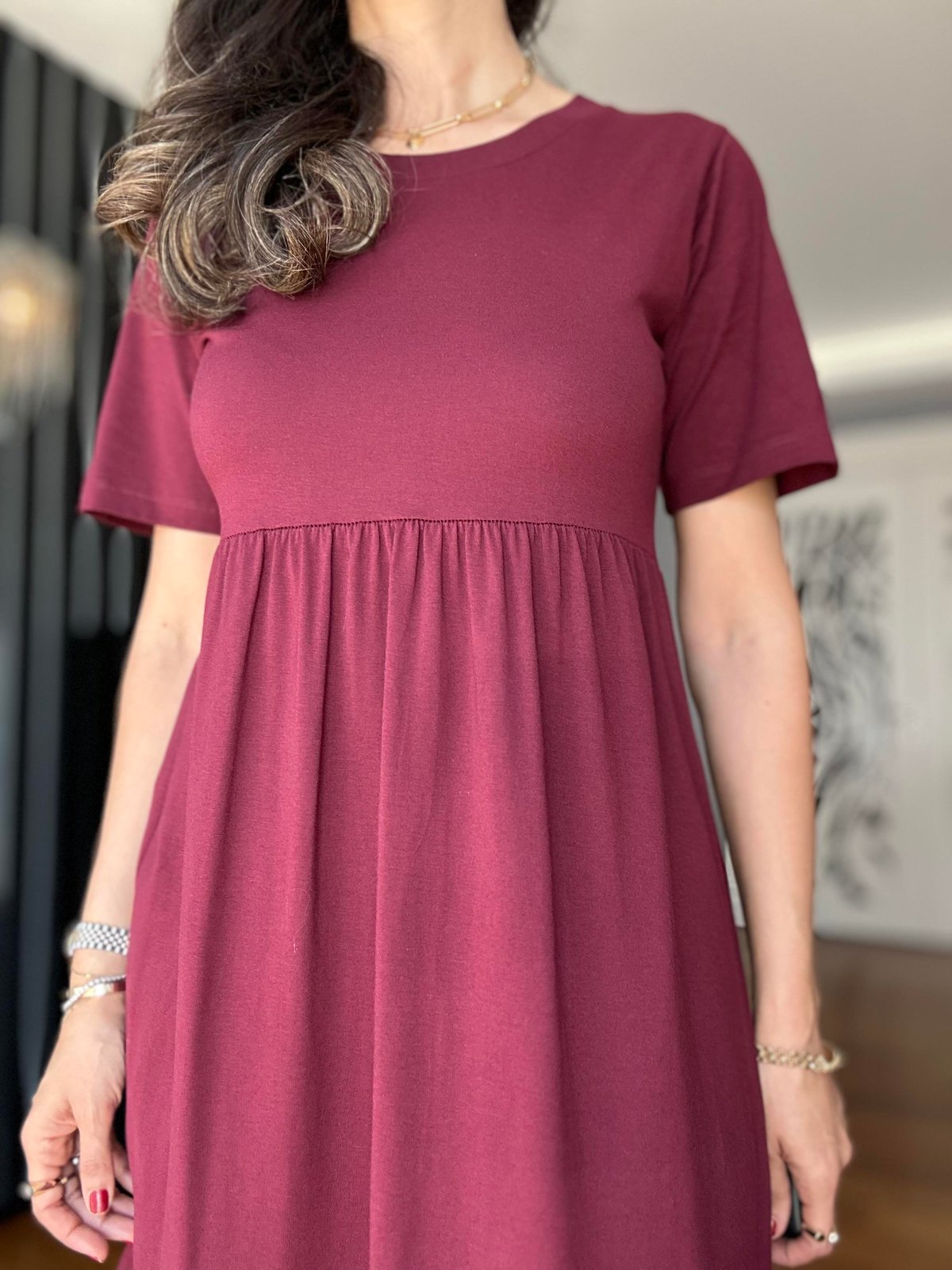 Bordo Kısa Kollu Eteği Katlı Dikişli Elbise
