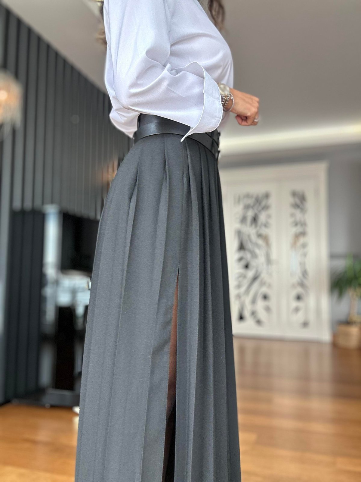 Çift Kemerli Yırtmaçlı Piliseli Uzun Etek