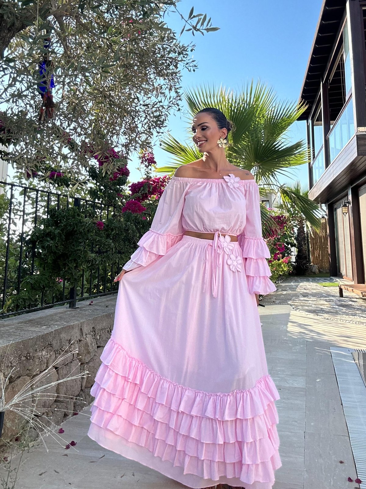 Pembe Çıkabilen Çiçek Broşlu Etek Bluz Takım