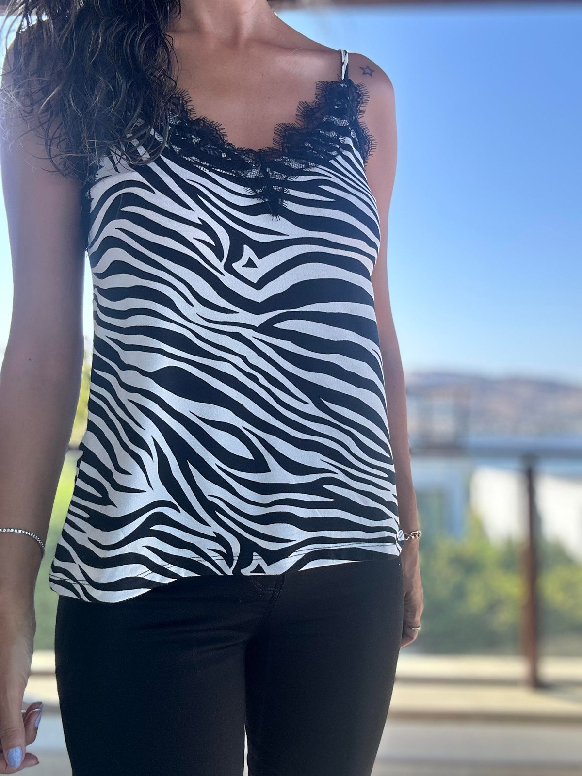 Siyah Beyaz Zebra Desenli Askılı Bluz
