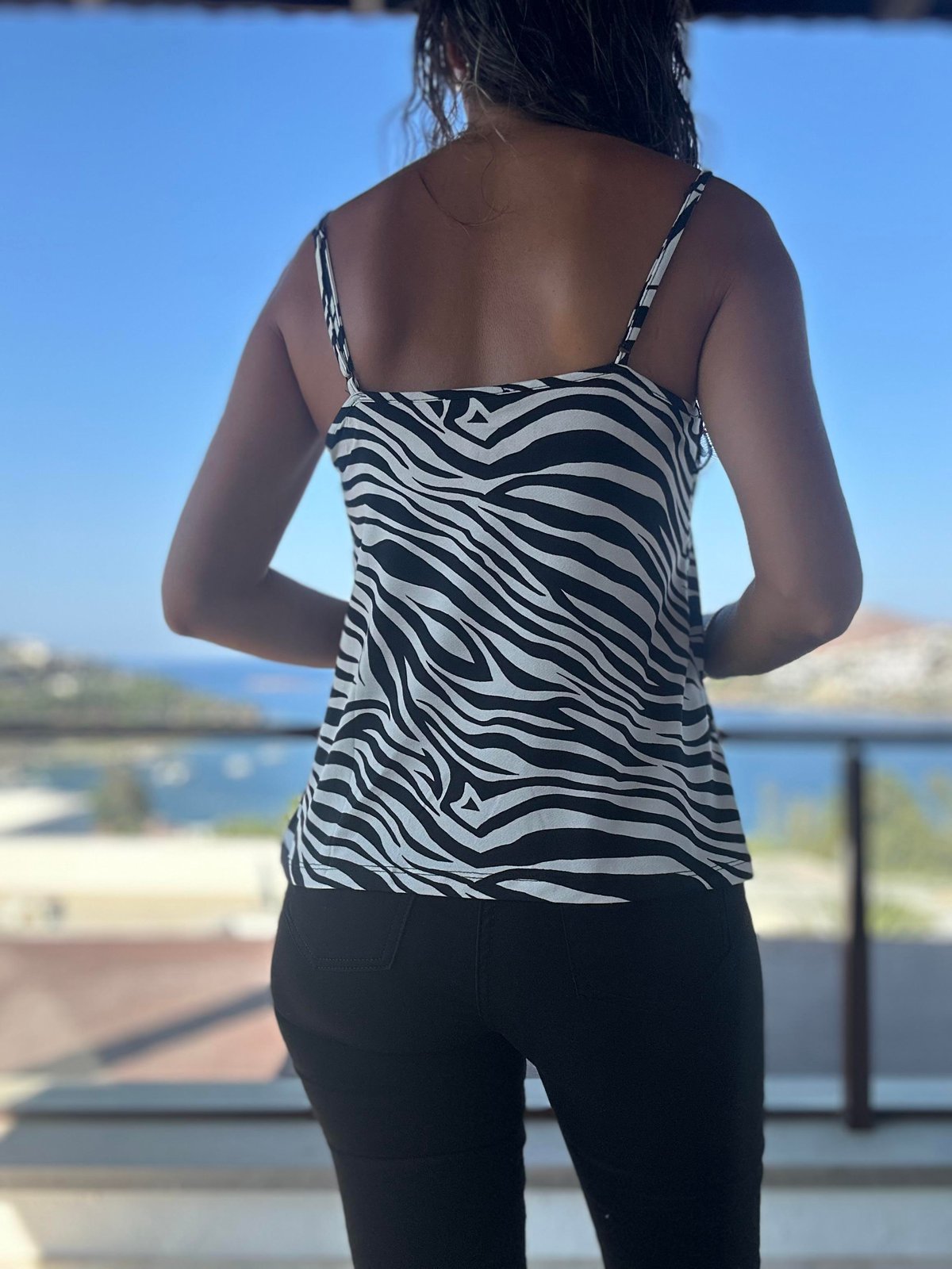 Siyah Beyaz Zebra Desenli Askılı Bluz