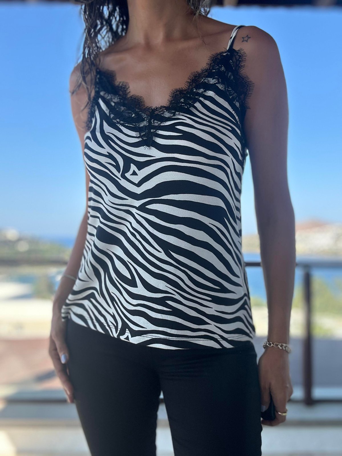 Siyah Beyaz Zebra Desenli Askılı Bluz
