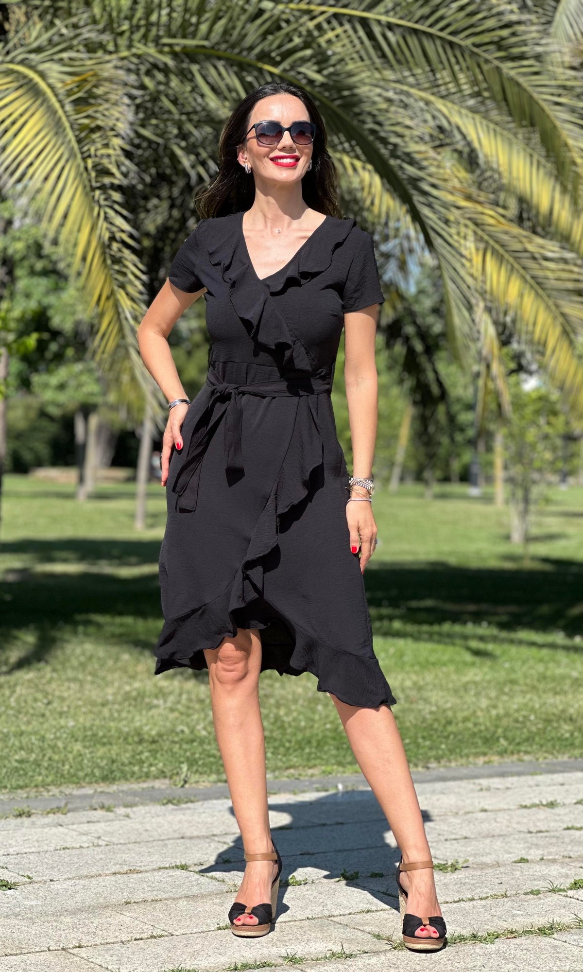 Siyah Fırfırlı Elbise
