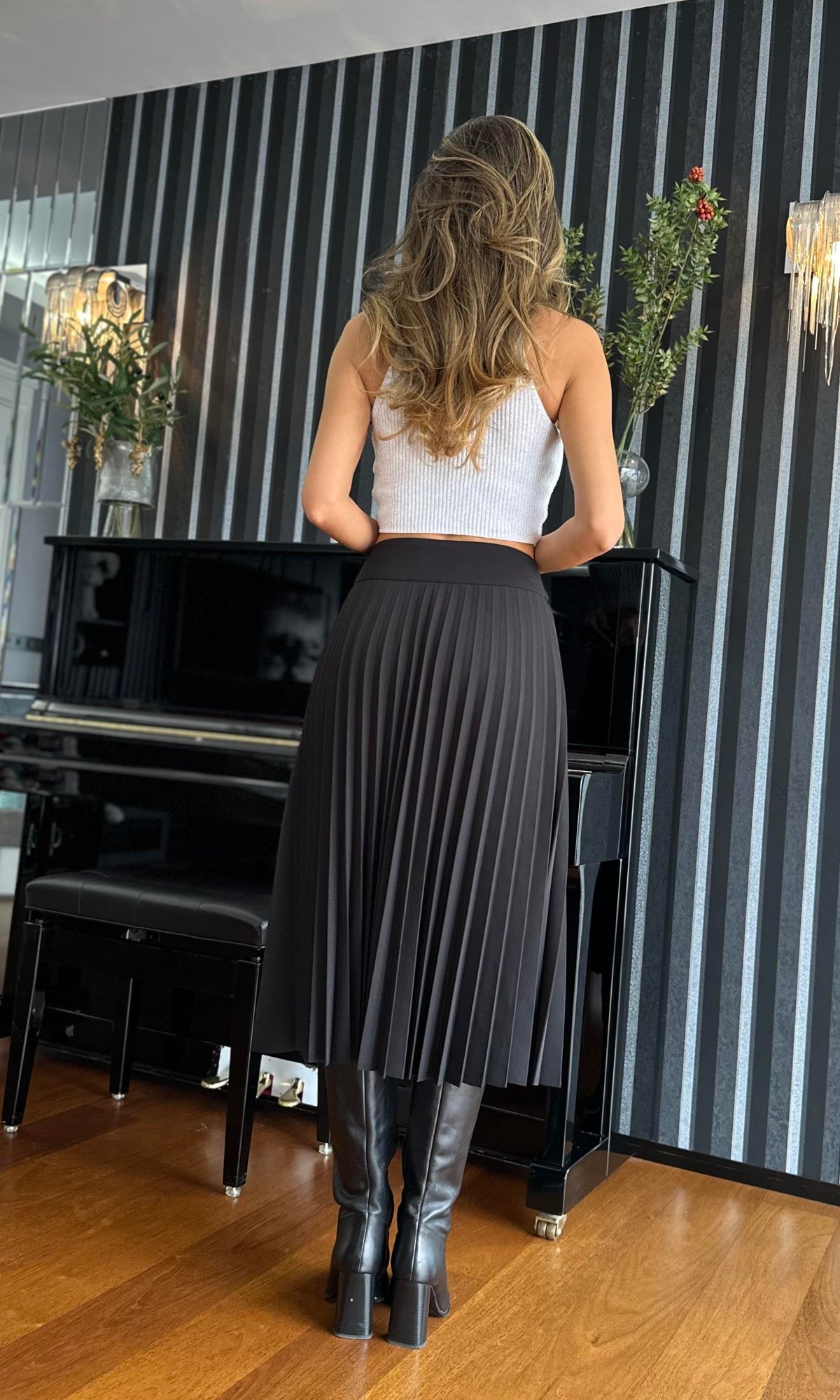 Siyah Pileli Midi Şort Etek