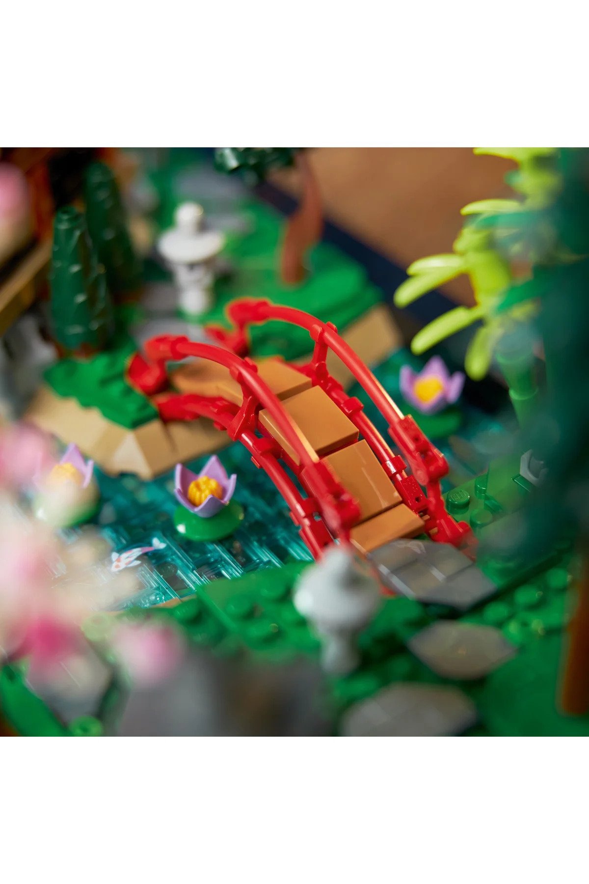 LEGO ® Icons Huzurlu Bahçe 10315 - Yetişkinler için Yaratıcı Yapım ve Sergileme Seti (1363 Parça)