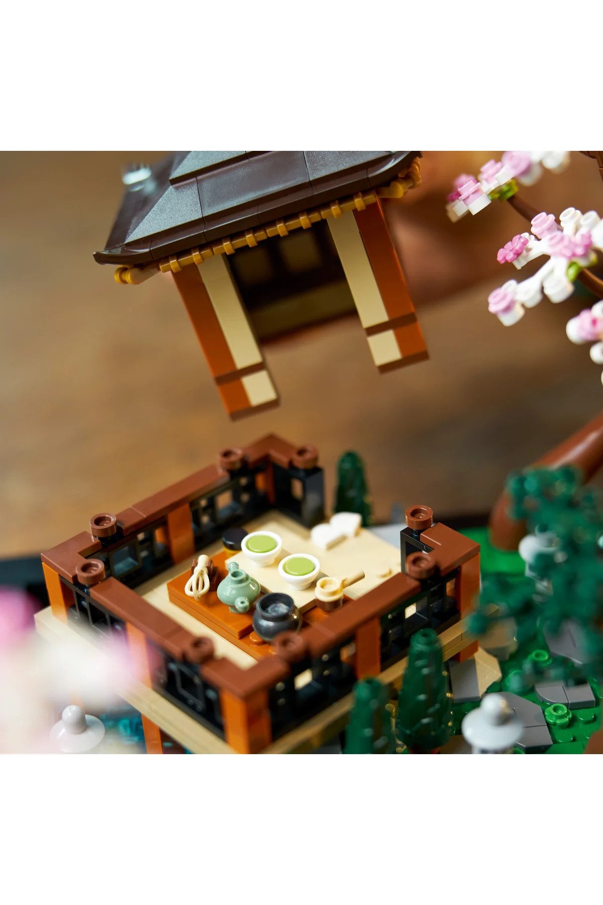 LEGO ® Icons Huzurlu Bahçe 10315 - Yetişkinler için Yaratıcı Yapım ve Sergileme Seti (1363 Parça)