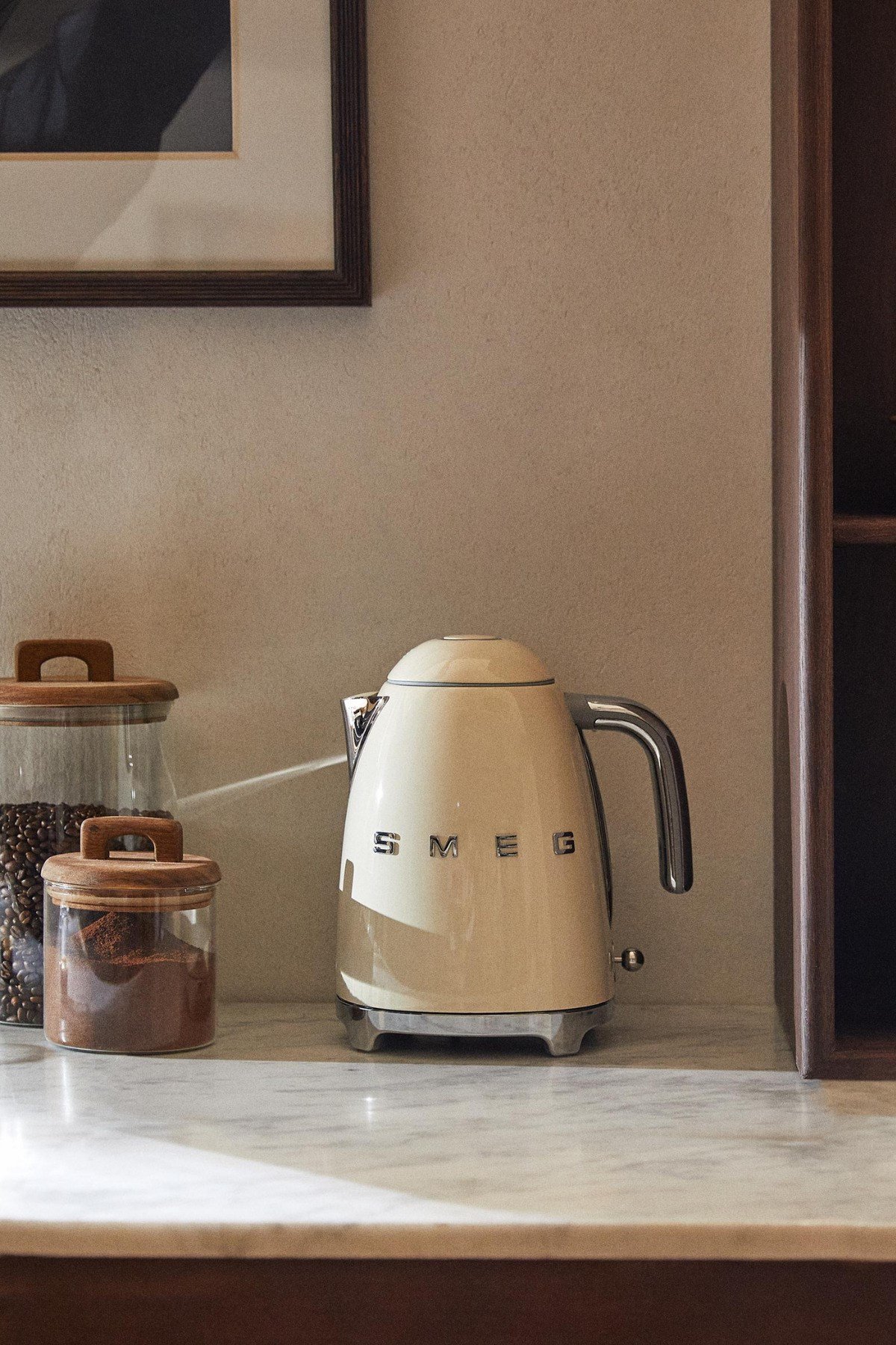 smeg-50s-style-krem-retro-krem-kettle--2c8-49.jpg