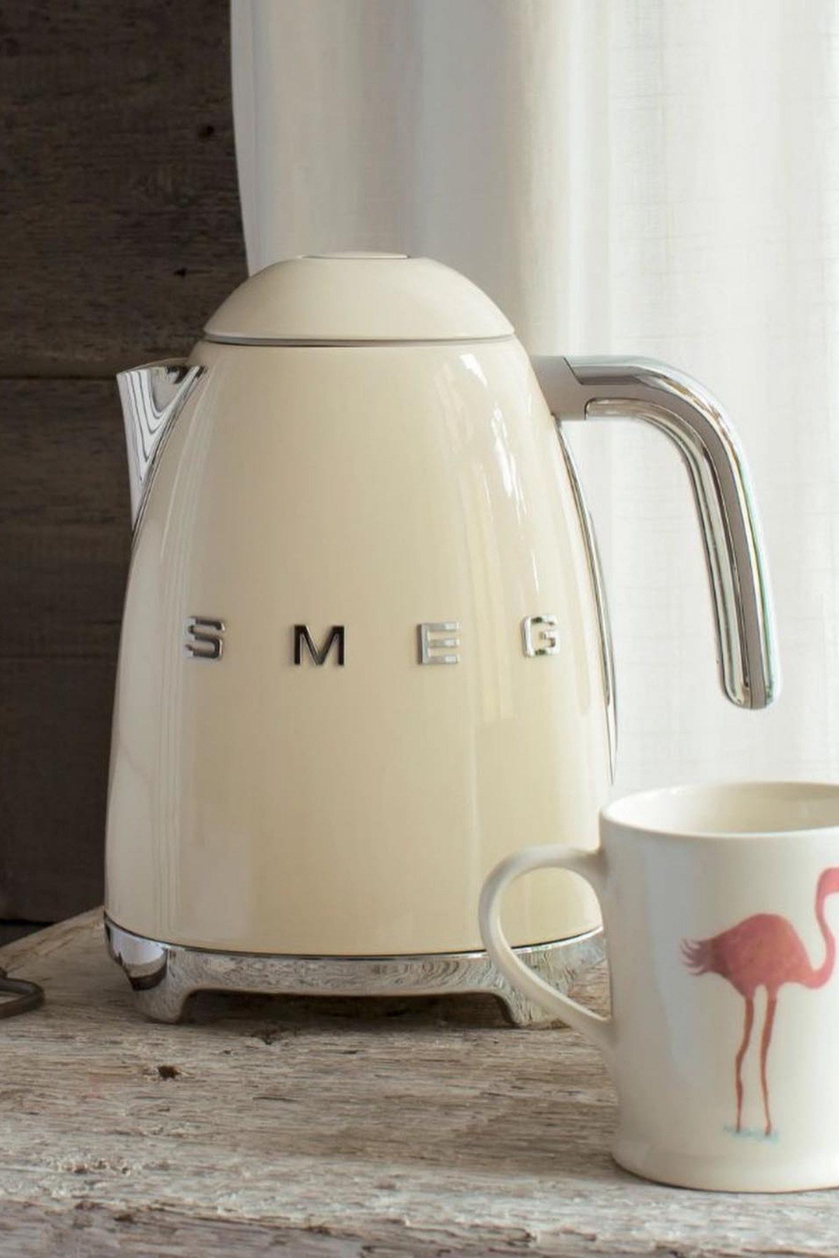 smeg-50s-style-krem-retro-krem-kettle--c40a-d.jpg
