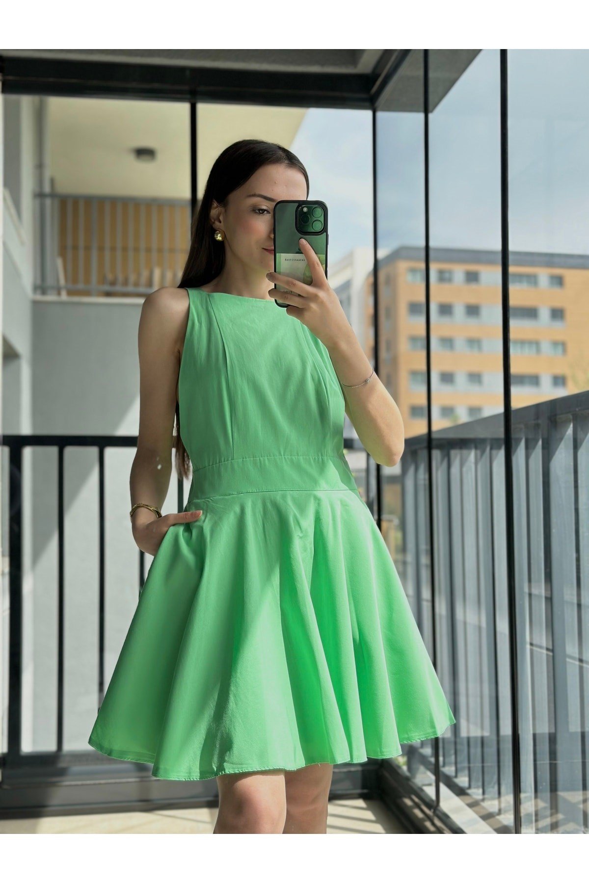 FİYONK SIRT DETAYLI ELBİSE