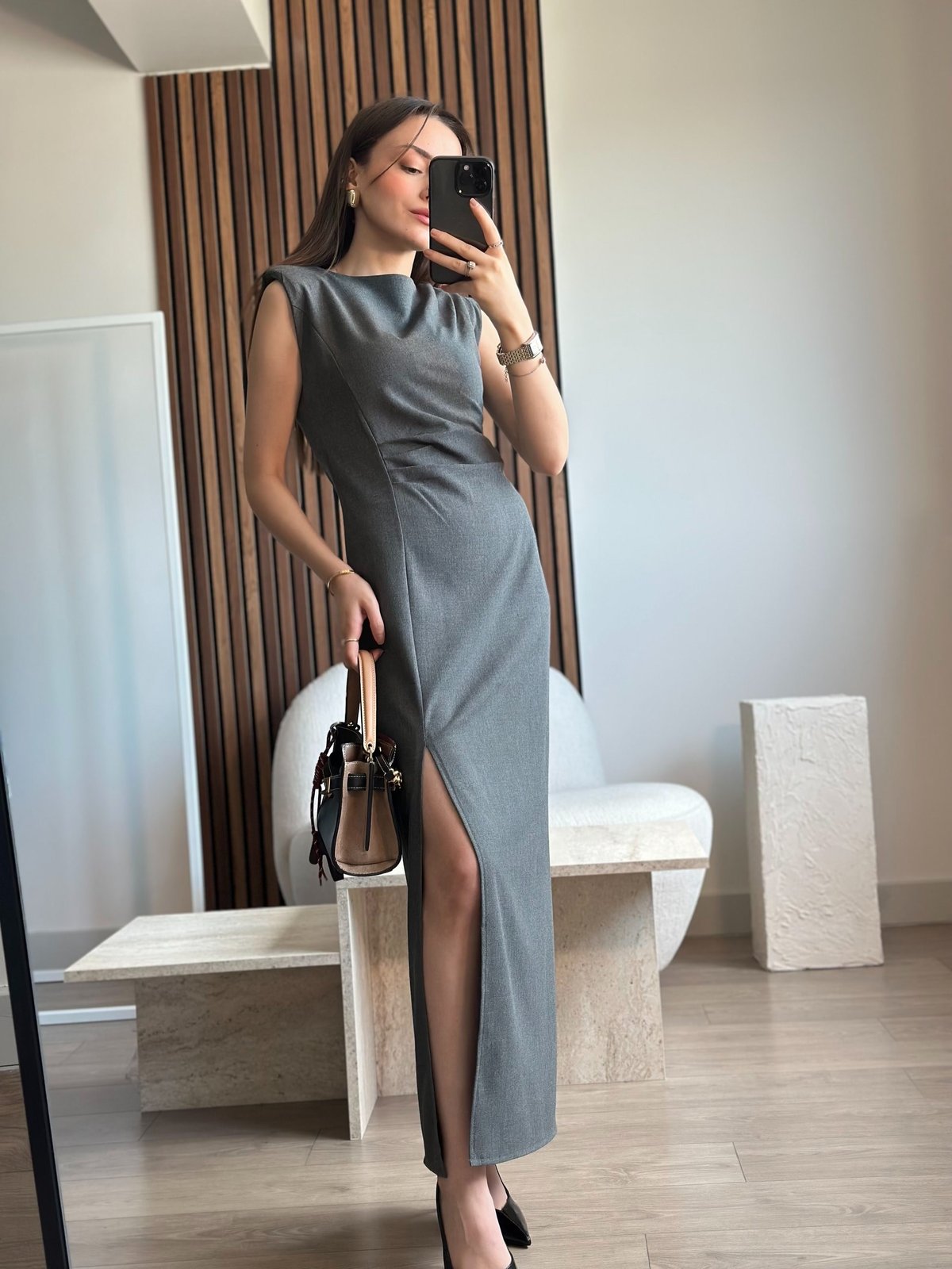 GRİ VATKALI YIRTMAÇ DETAYLI ELBİSE
