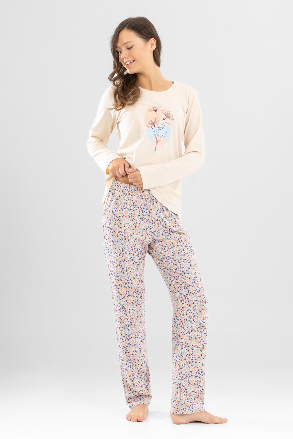 Kadın Pamuklu Bisiklet Yaka Çiçek Baskılı Uzun Kollu Pijama Takımı 9924 Krem