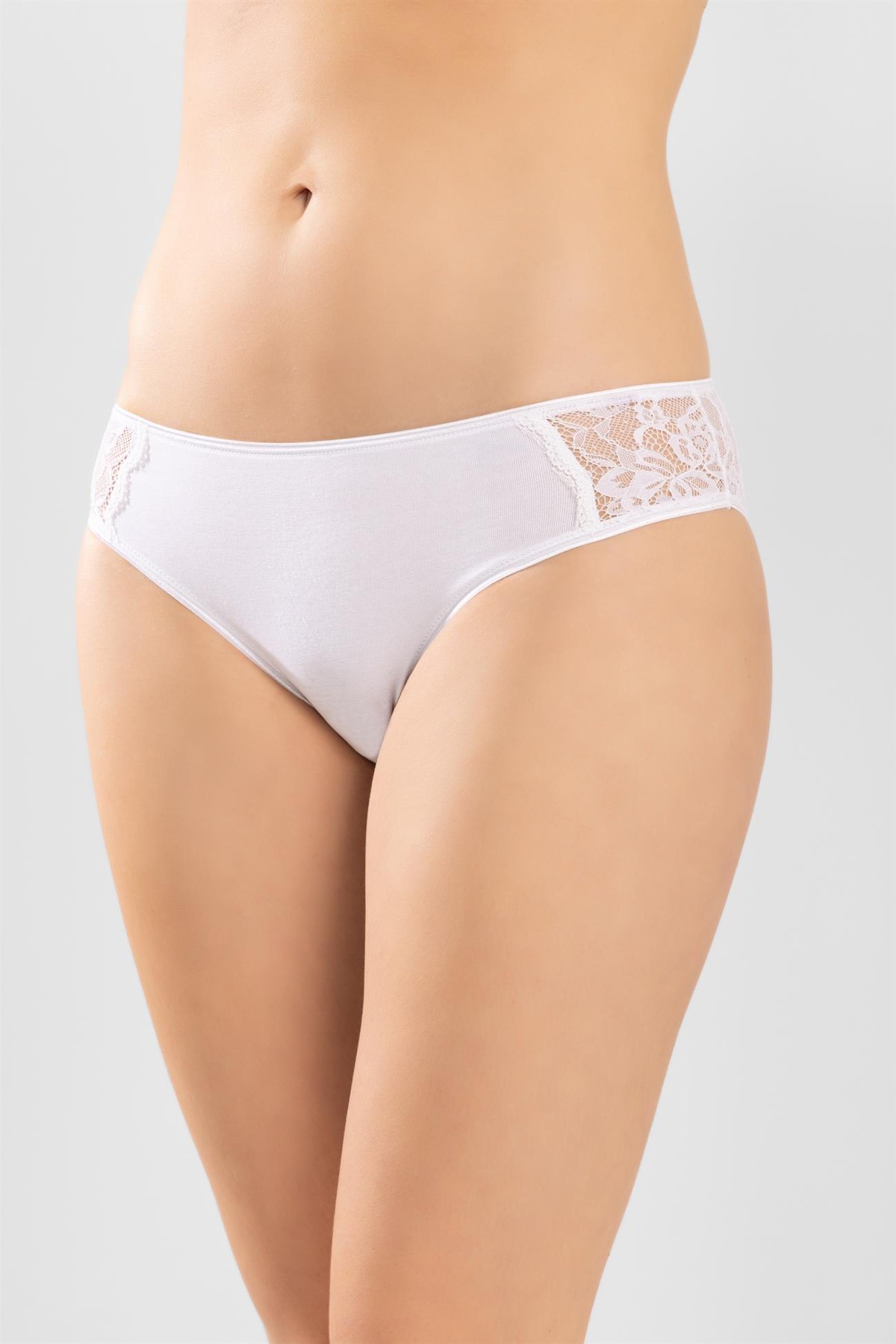 Kadın Pamuklu Bikini Kesim Dantelli Klasik Külot Beyaz