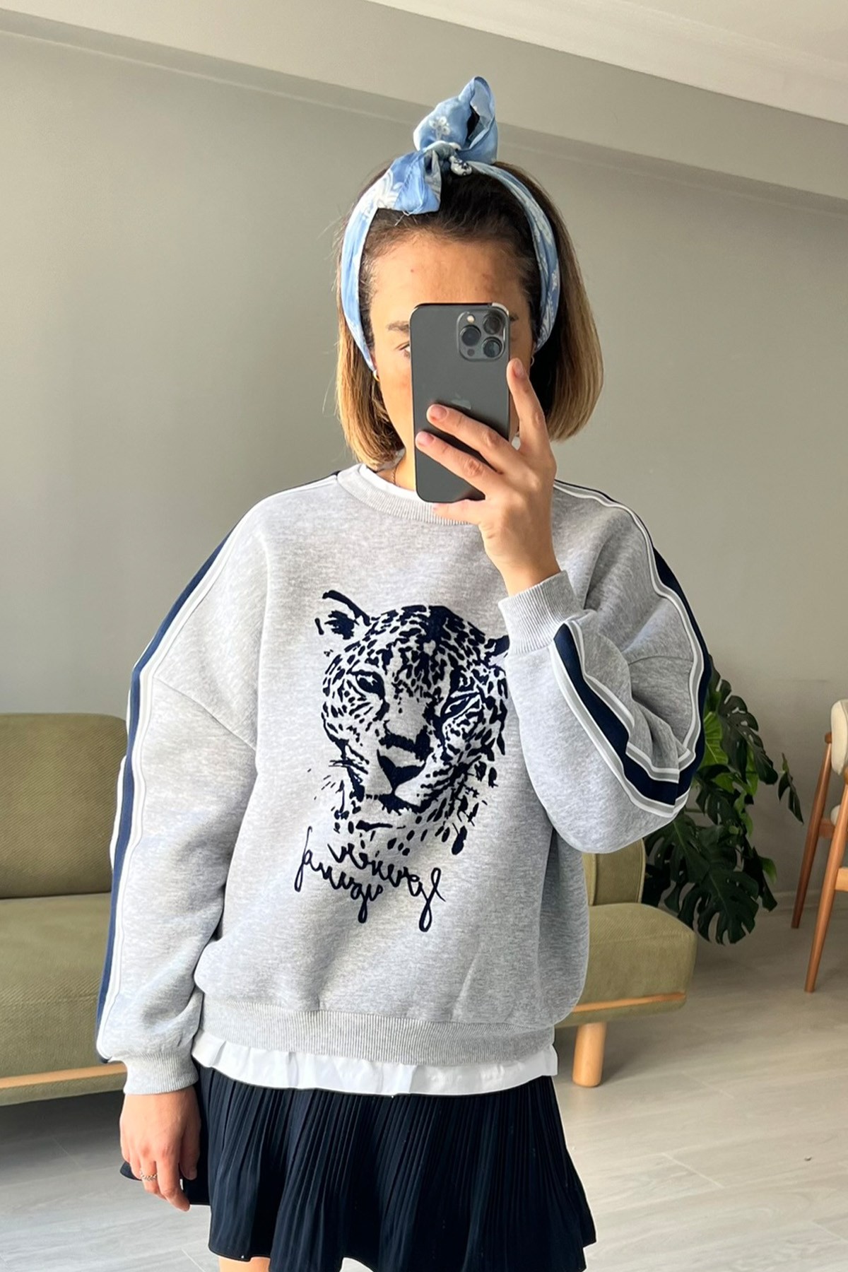 İçi T-shirt Detaylı Sweatshirt