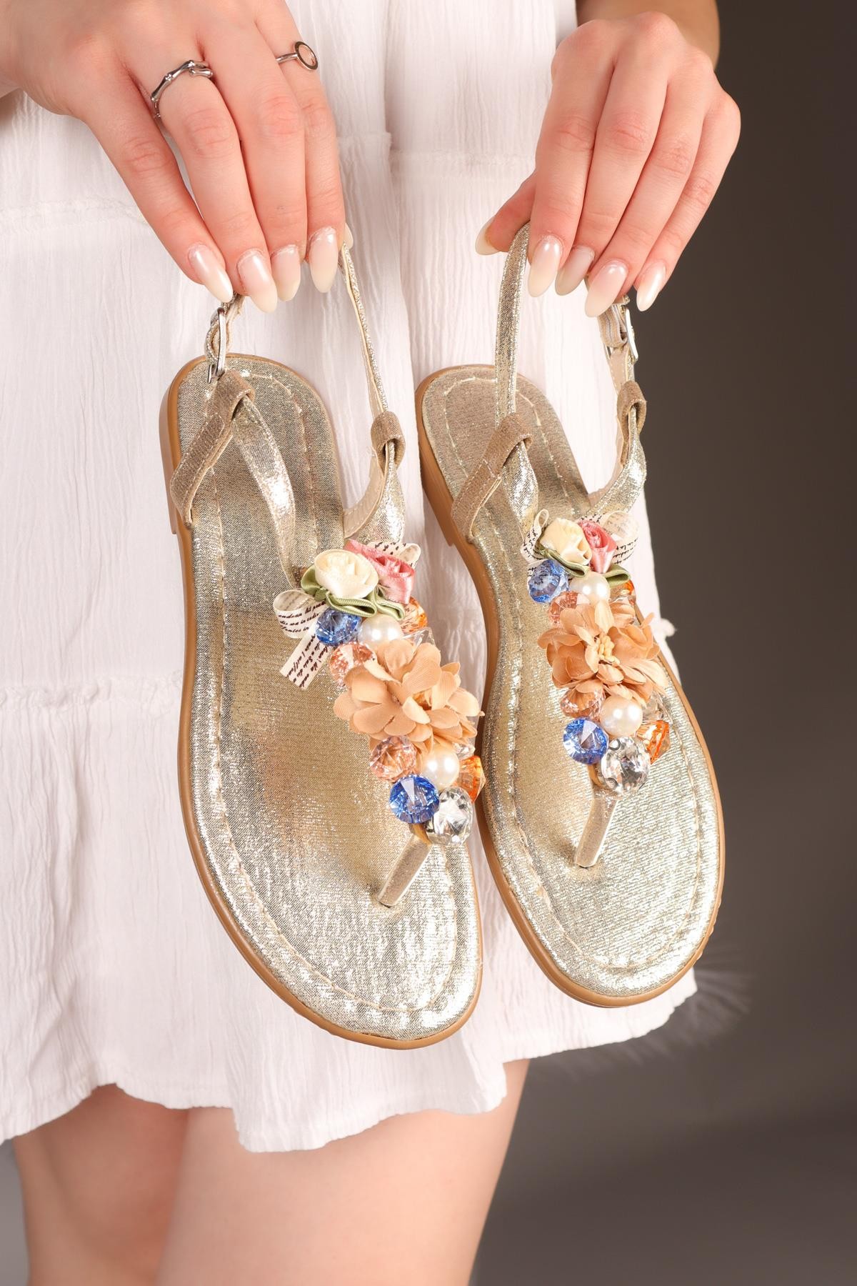 ELMİN Çiçek Tokalı Parmak Arası Sandalet GOLD