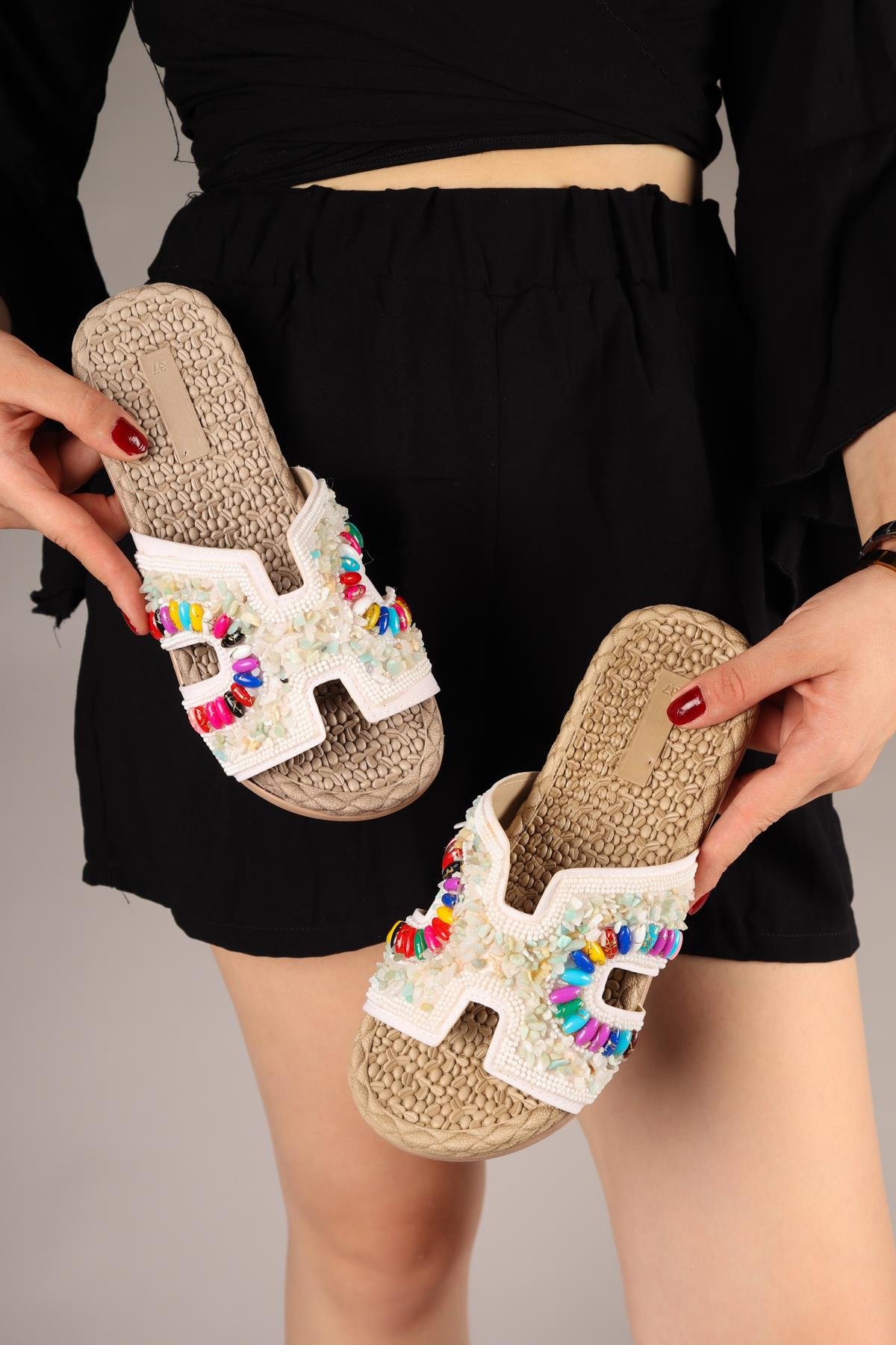 ISABELLA Boncuk ve Taş Aksesuarlı Terlik BEYAZ