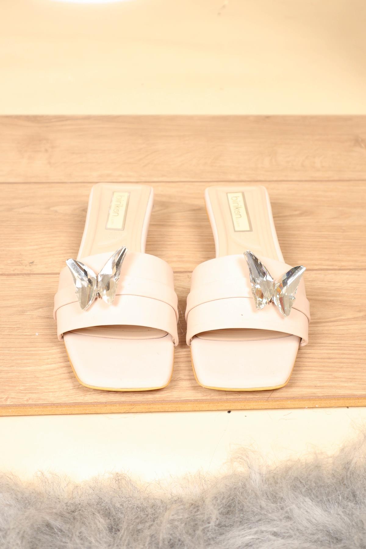 Kelebek Tokalı Topuk Detaylı Terlik TEN
