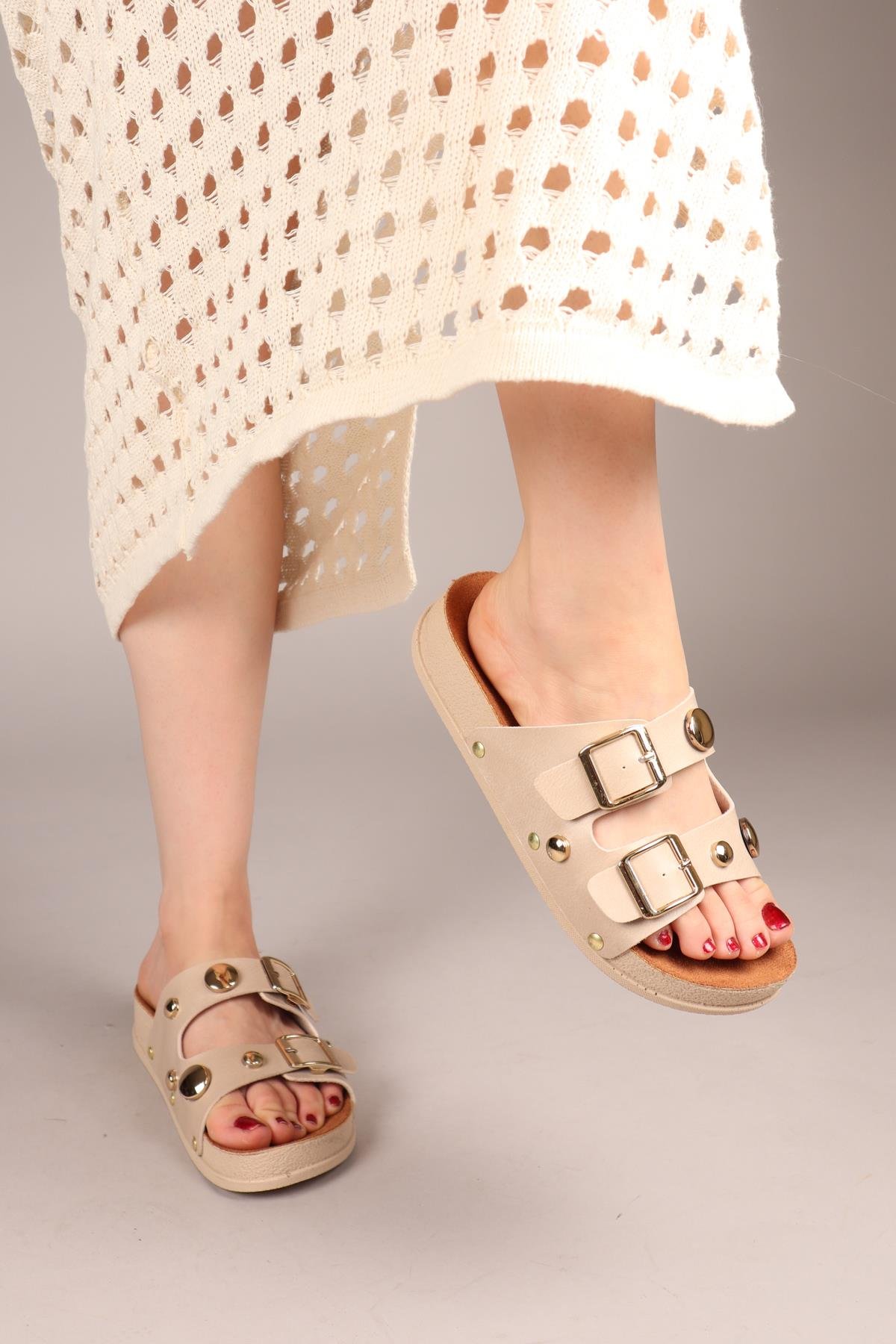 MARTY Yuvarlak Aksesuarlı Çift Tokalı Terlik BEJ