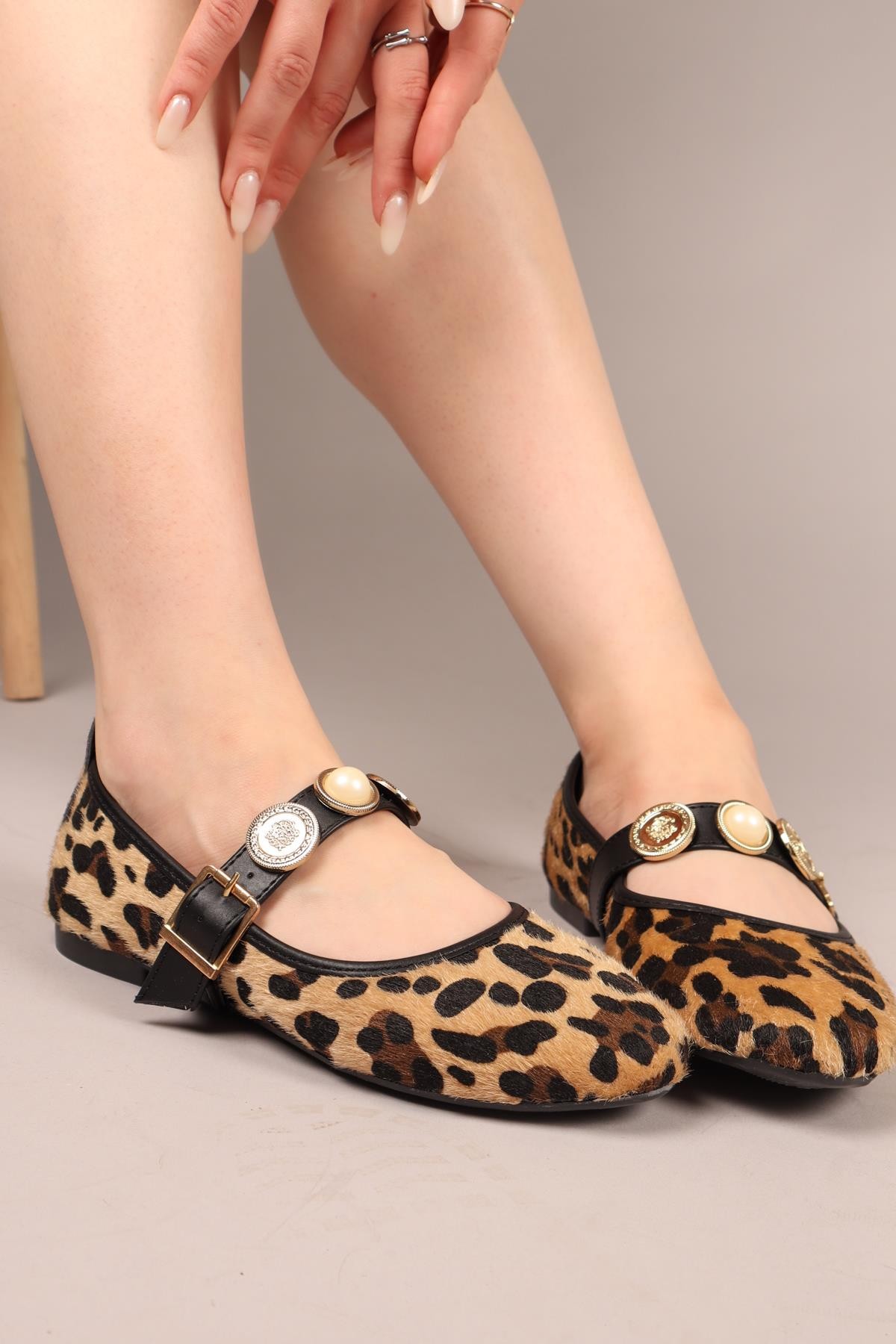 OWO Gold Aksesuarlı Babet LEOPAR
