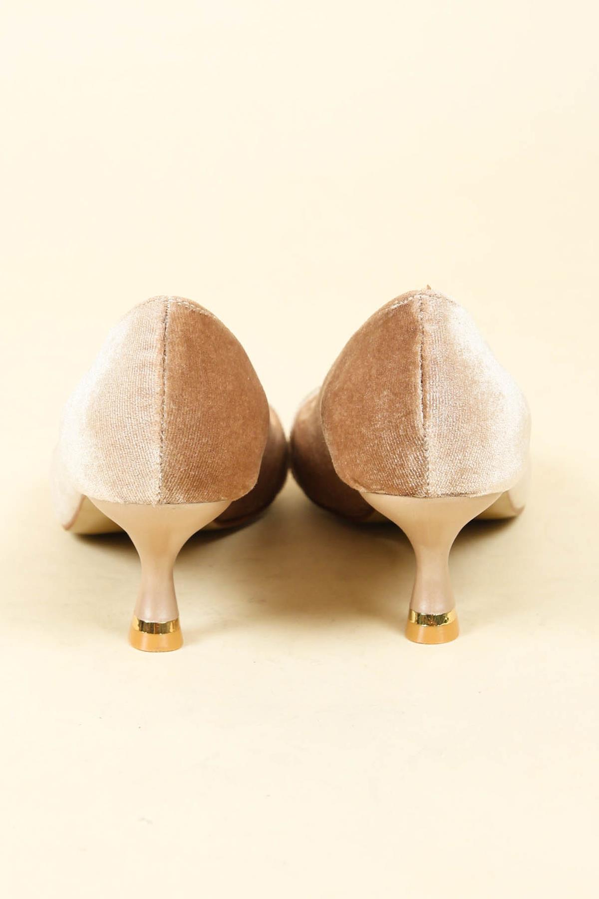 Taş Bantlı Alçak Topuklu Kadife Stiletto VİZON