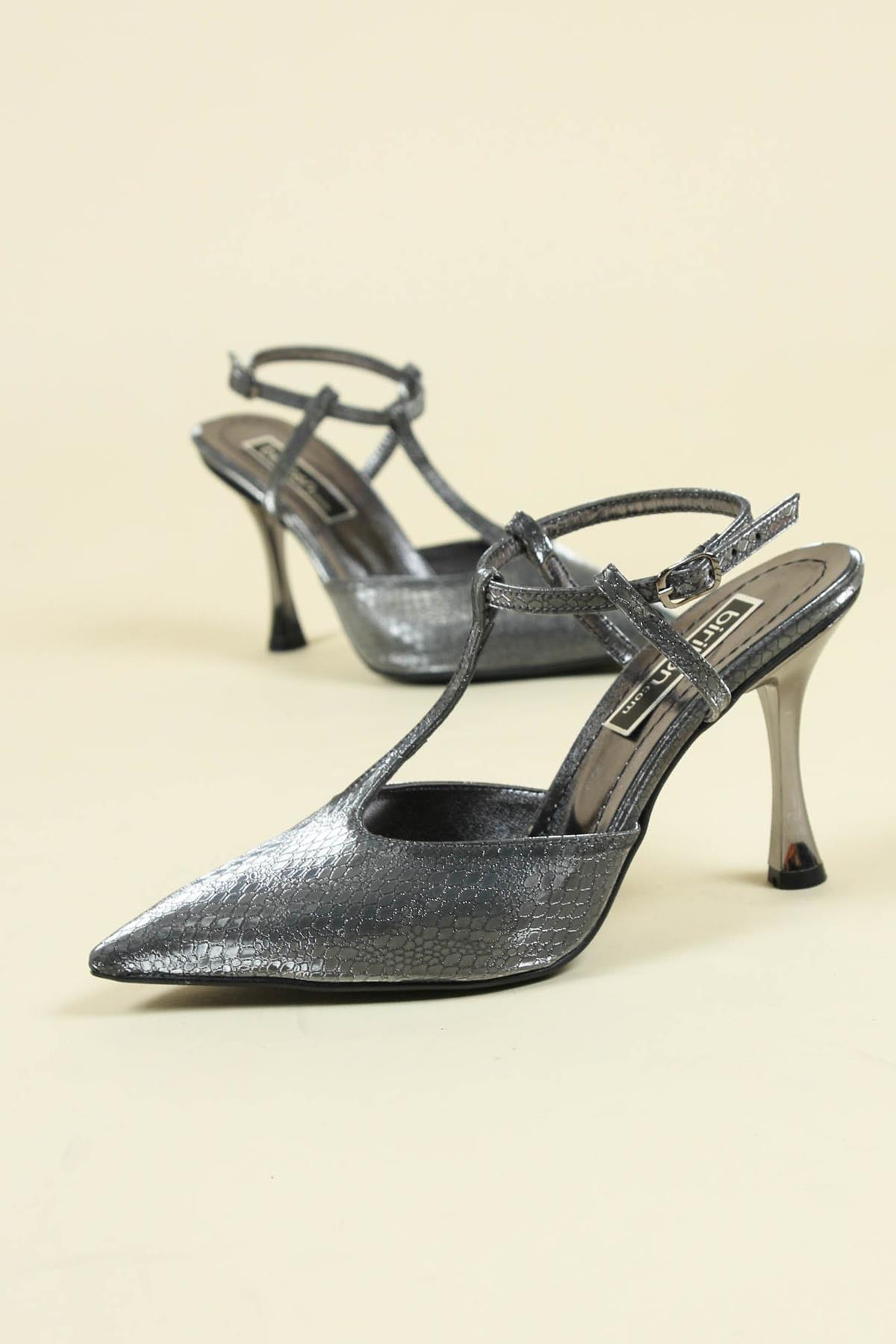 Yılan Desenli Direkli Arkası Açık Stiletto PLATİN