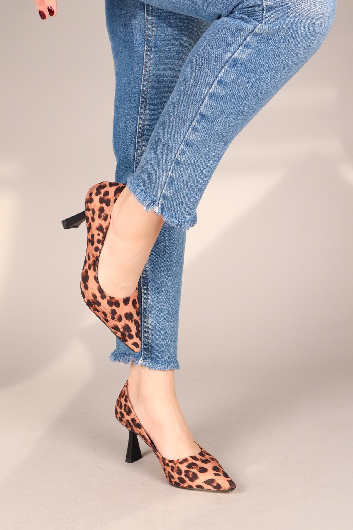 ADELA Leopar Desen Stiletto TABATOPUKLU AYAKKABI